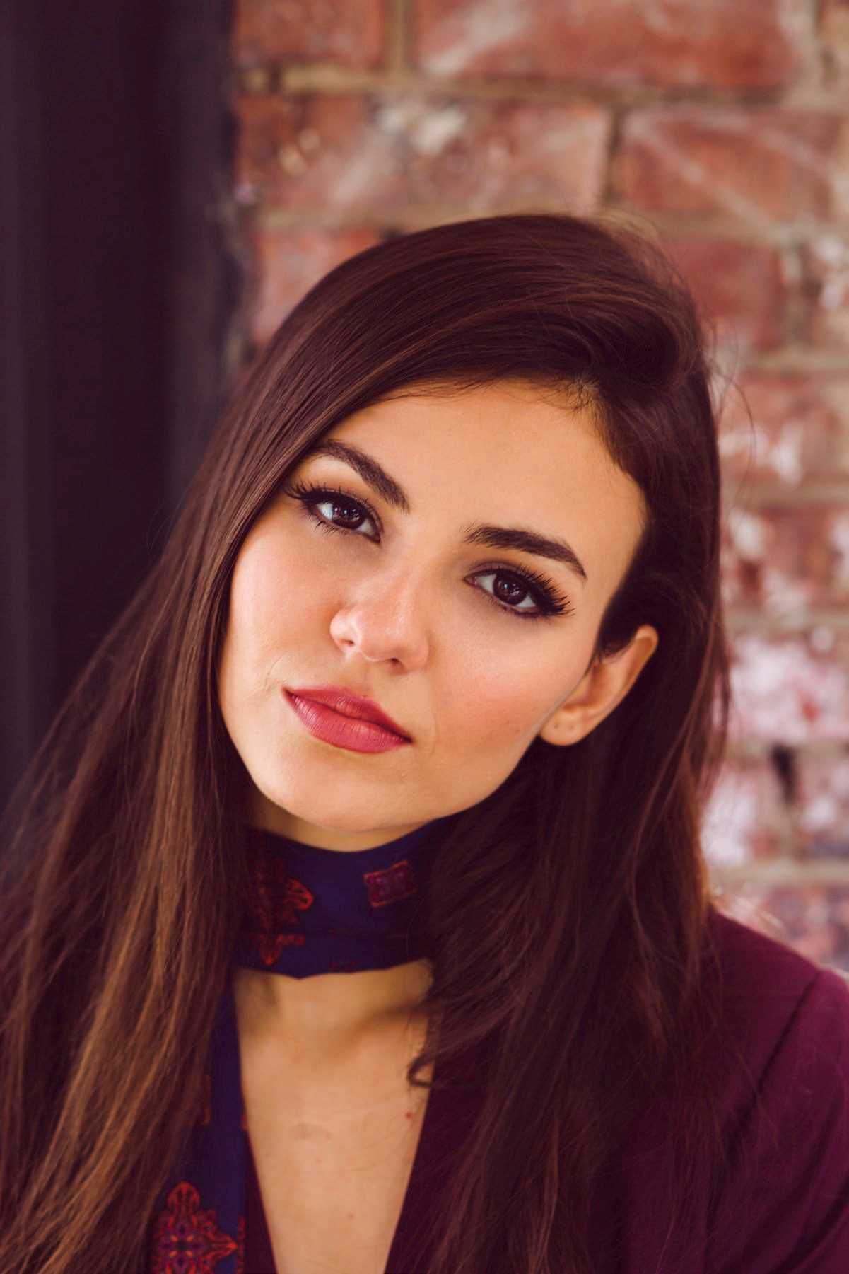 Victoria Justice Cute Face Wallpapers