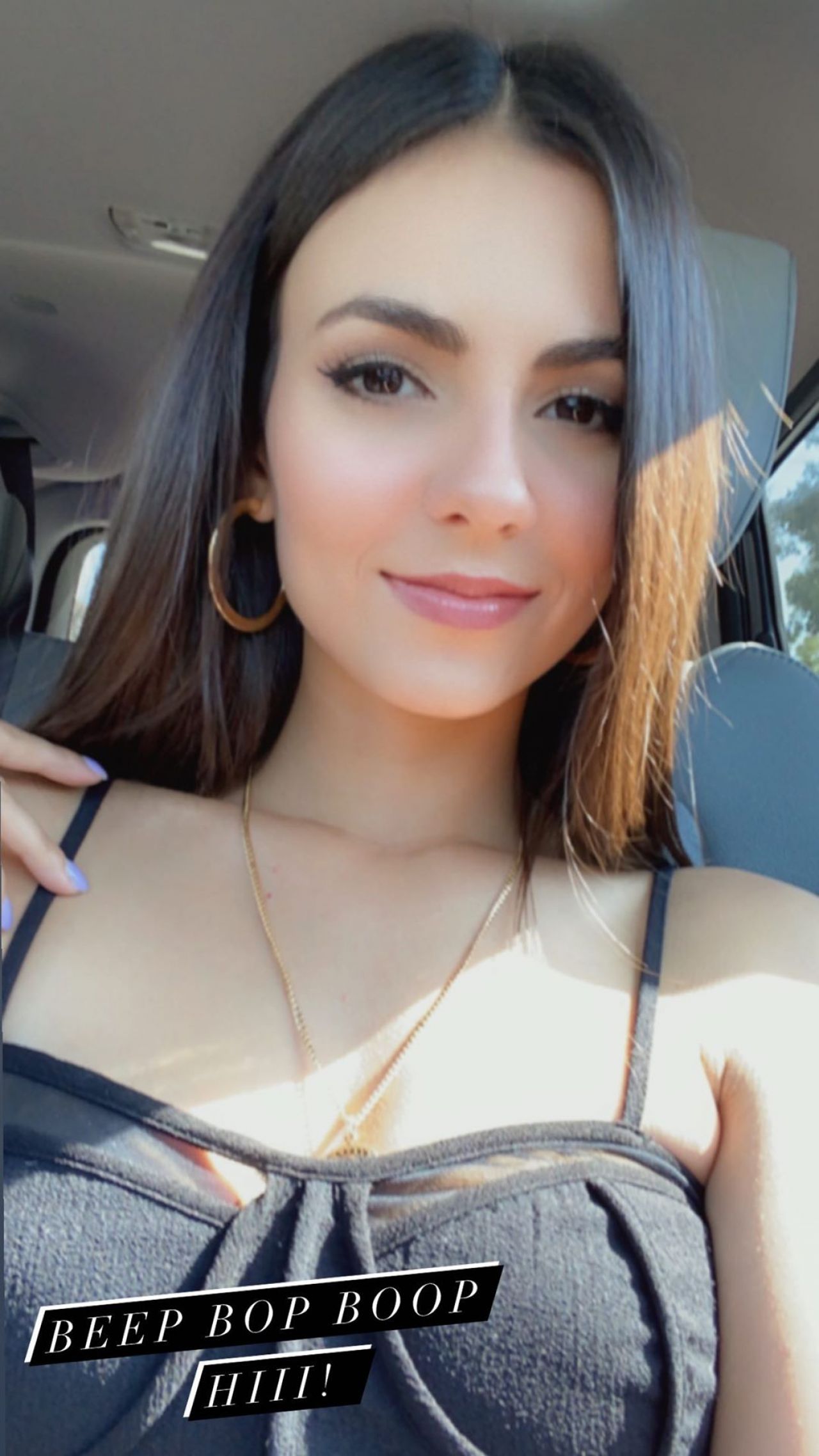 Victoria Justice Selfie Snaps 2017 Wallpapers