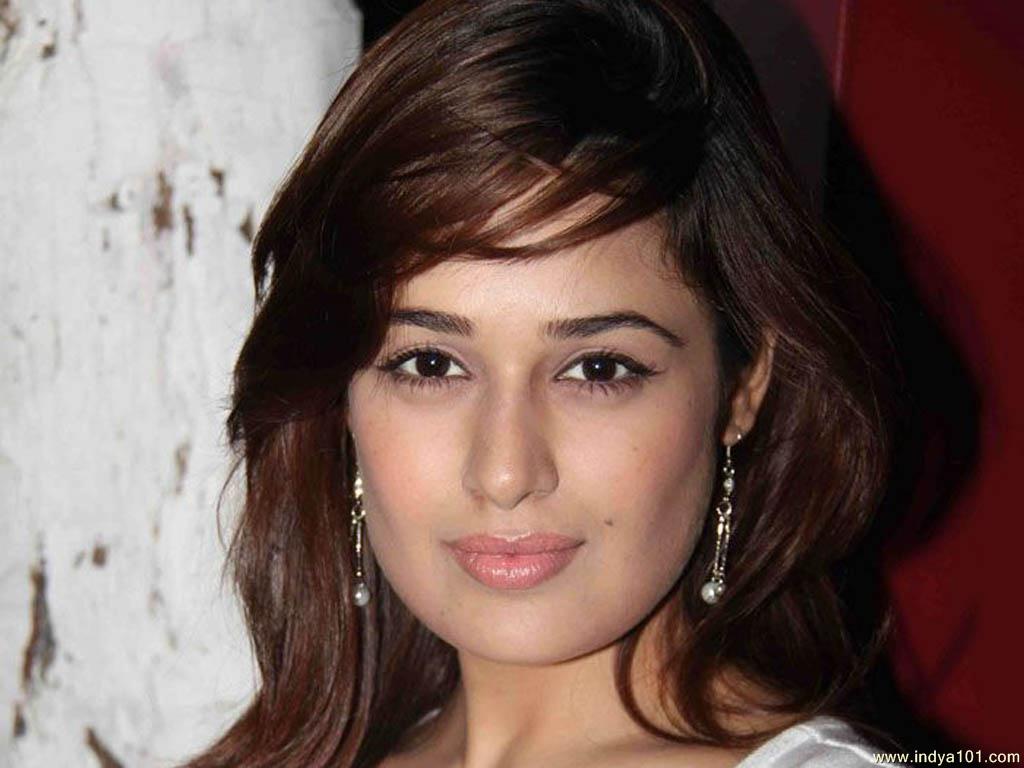 Yuvika Chaudhary Wallpapers