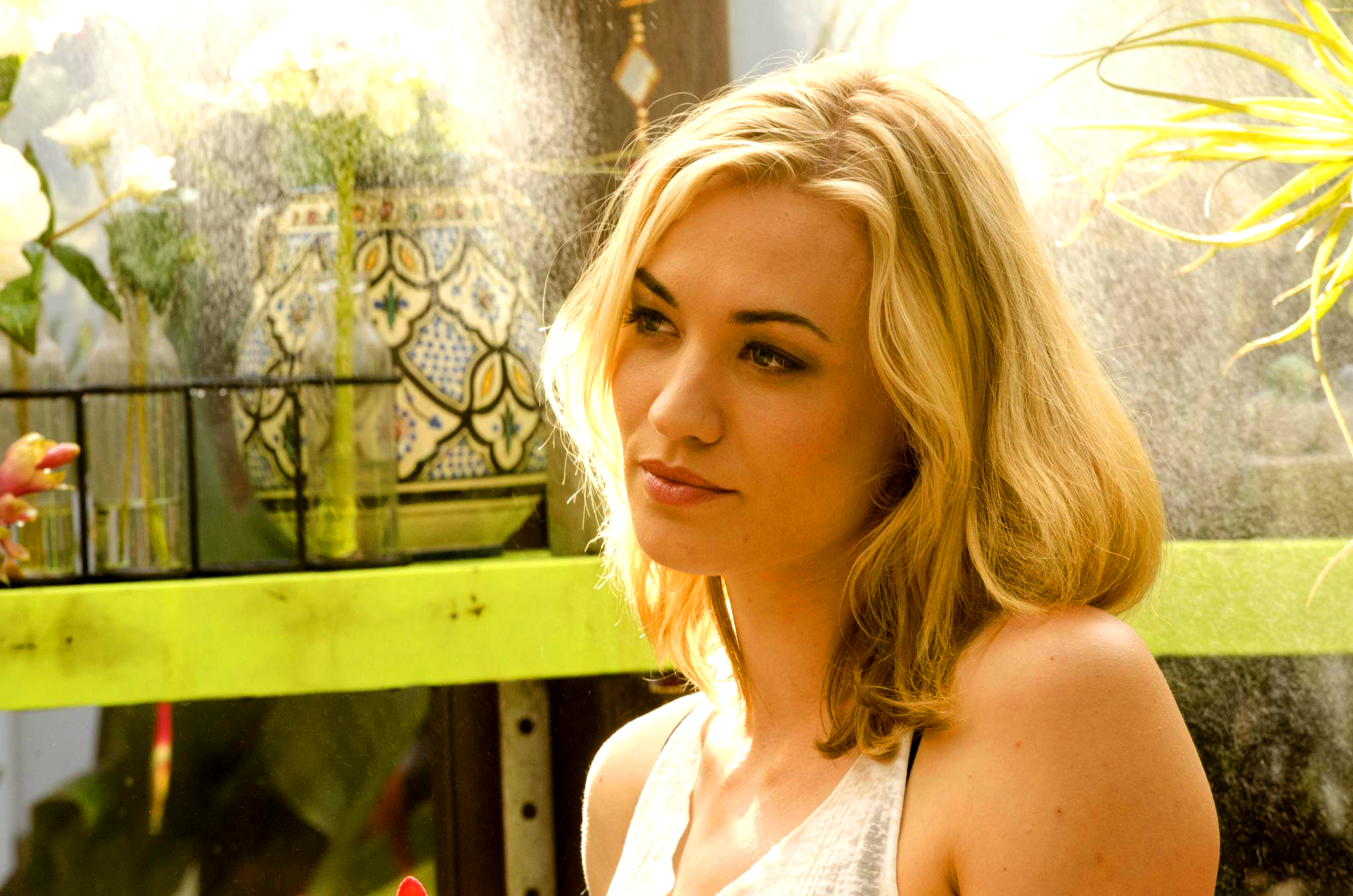 Yvonne Strahovski Wallpapers