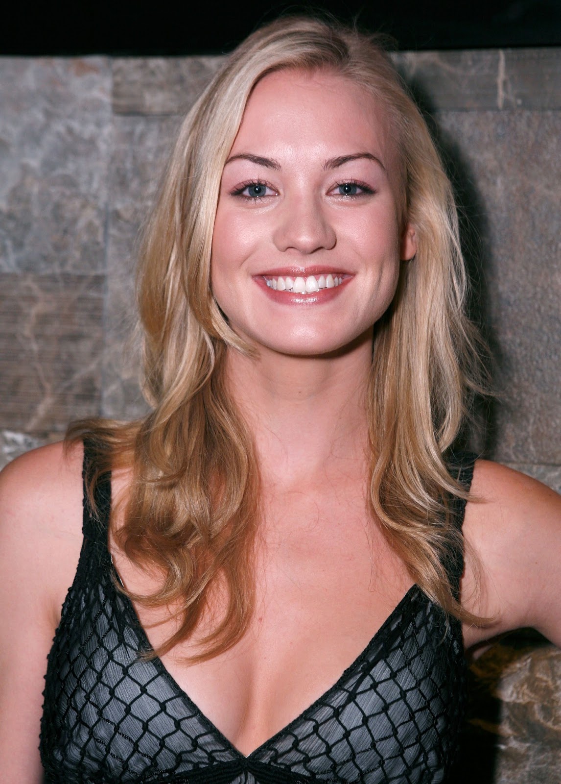 Yvonne Strahovski Hot Australian Wallpapers