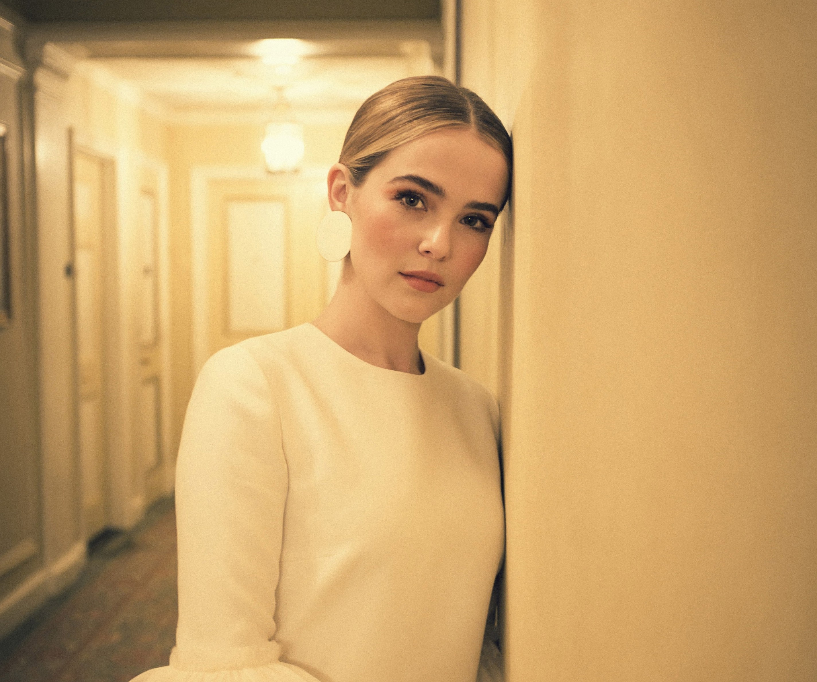 Zoey Deutch 2017 Wallpapers