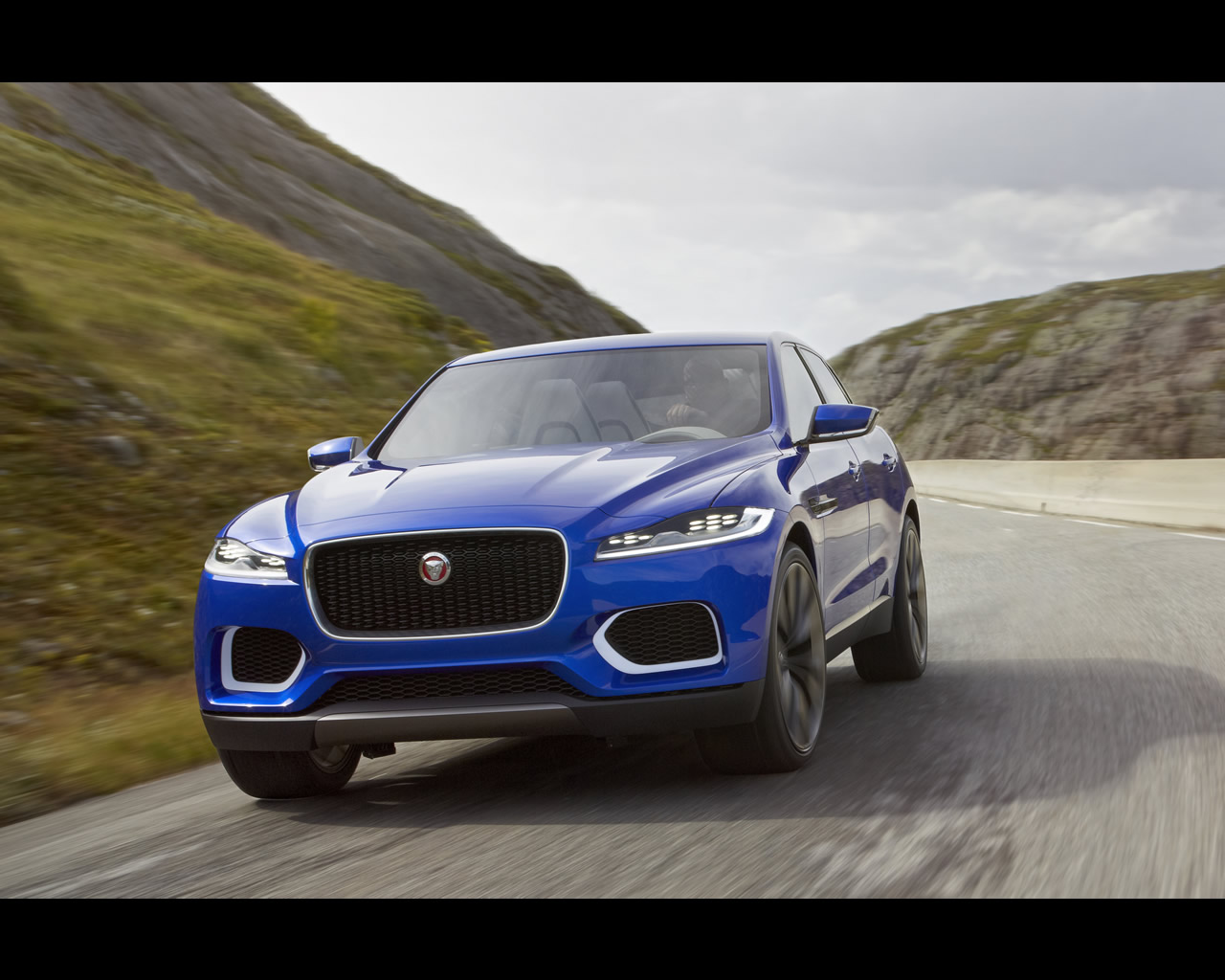 2013 Jaguar C-X17 Concept Wallpapers