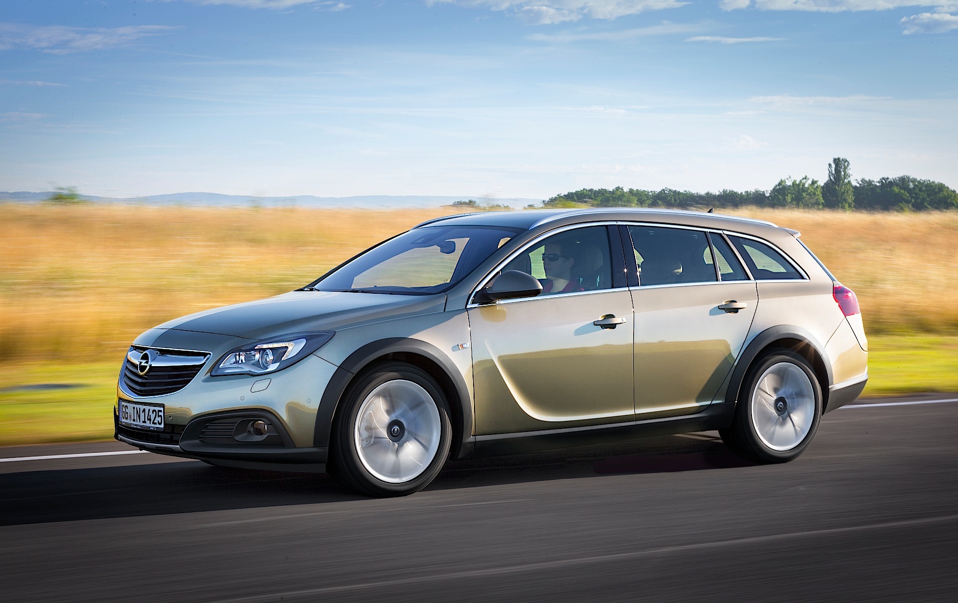 2014 Opel Insignia Country Tourer Wallpapers