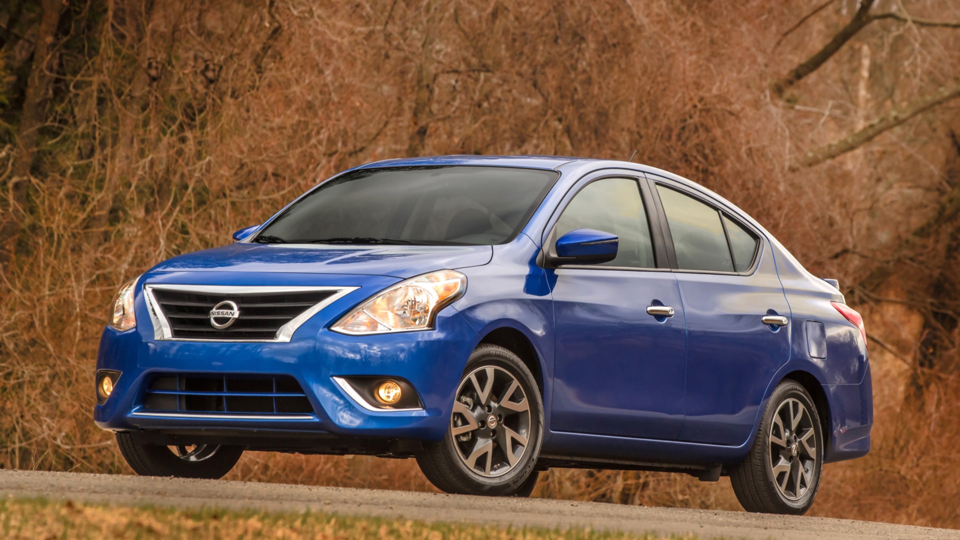 2015 Nissan Versa Sedan Wallpapers