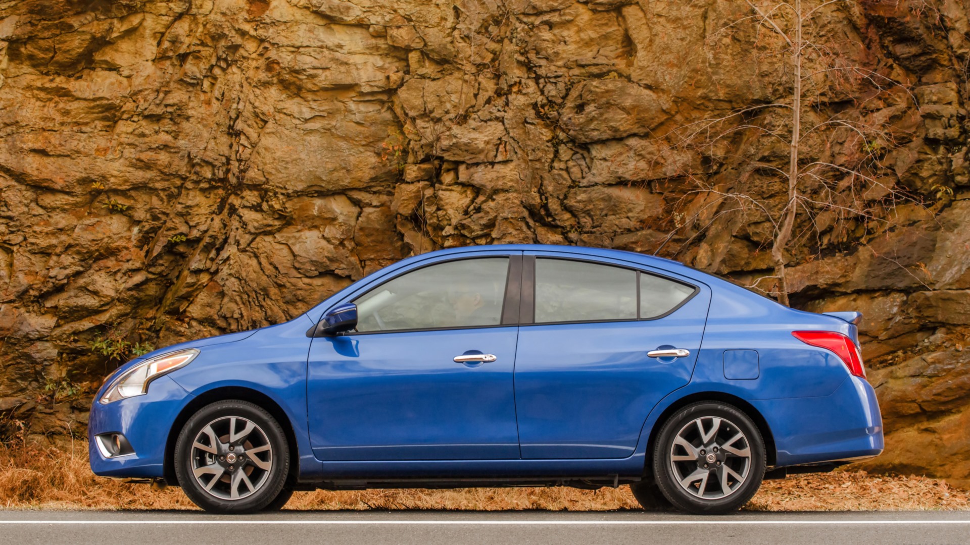 2015 Nissan Versa Sedan Wallpapers