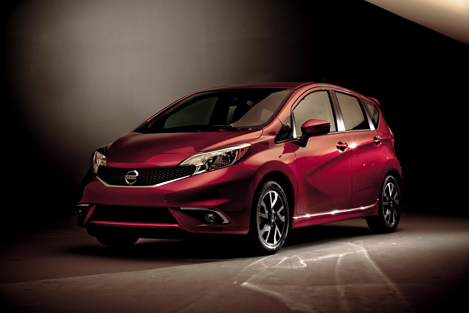 2015 Nissan Versa Sedan Wallpapers