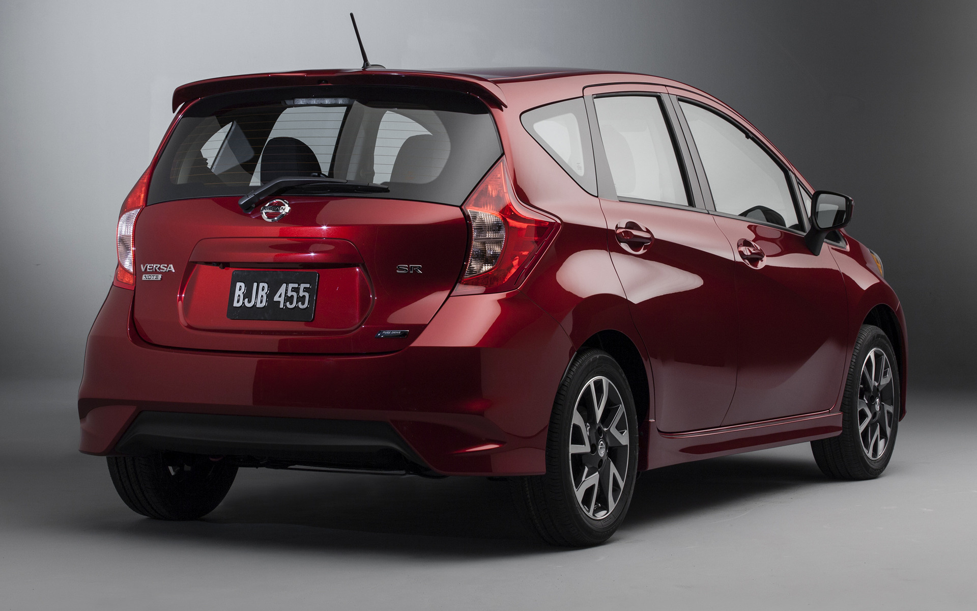 2015 Nissan Versa Sedan Wallpapers