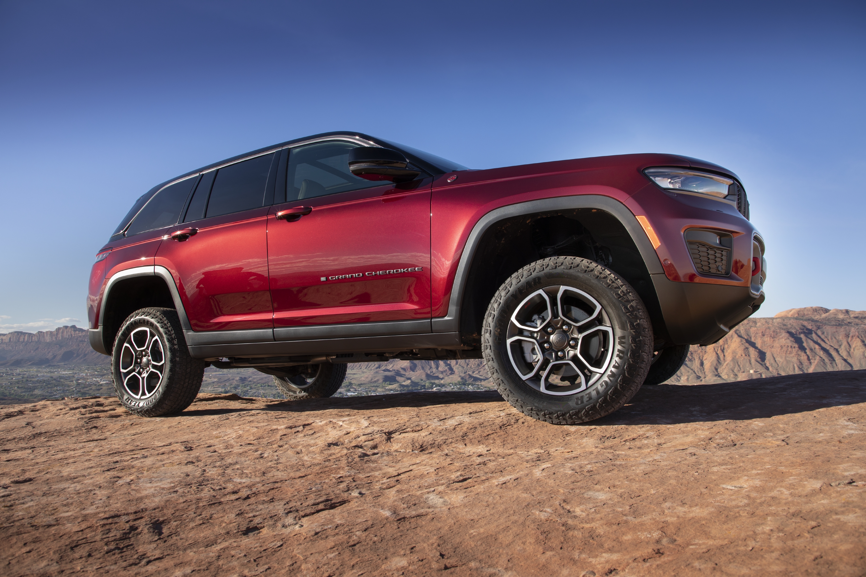 2022 Jeep Grand Cherokee Trailhawk Wallpapers