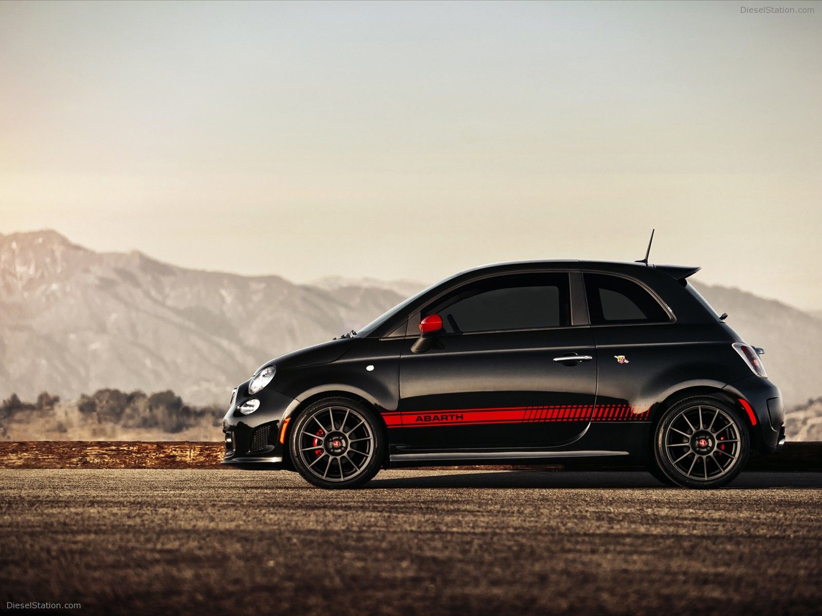 Abarth 595 Wallpapers