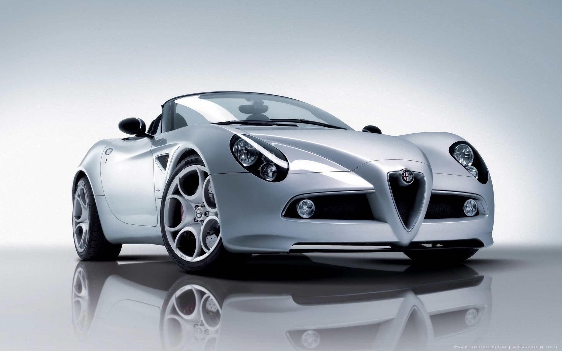 Alfa Romeo 8C Spider Wallpapers