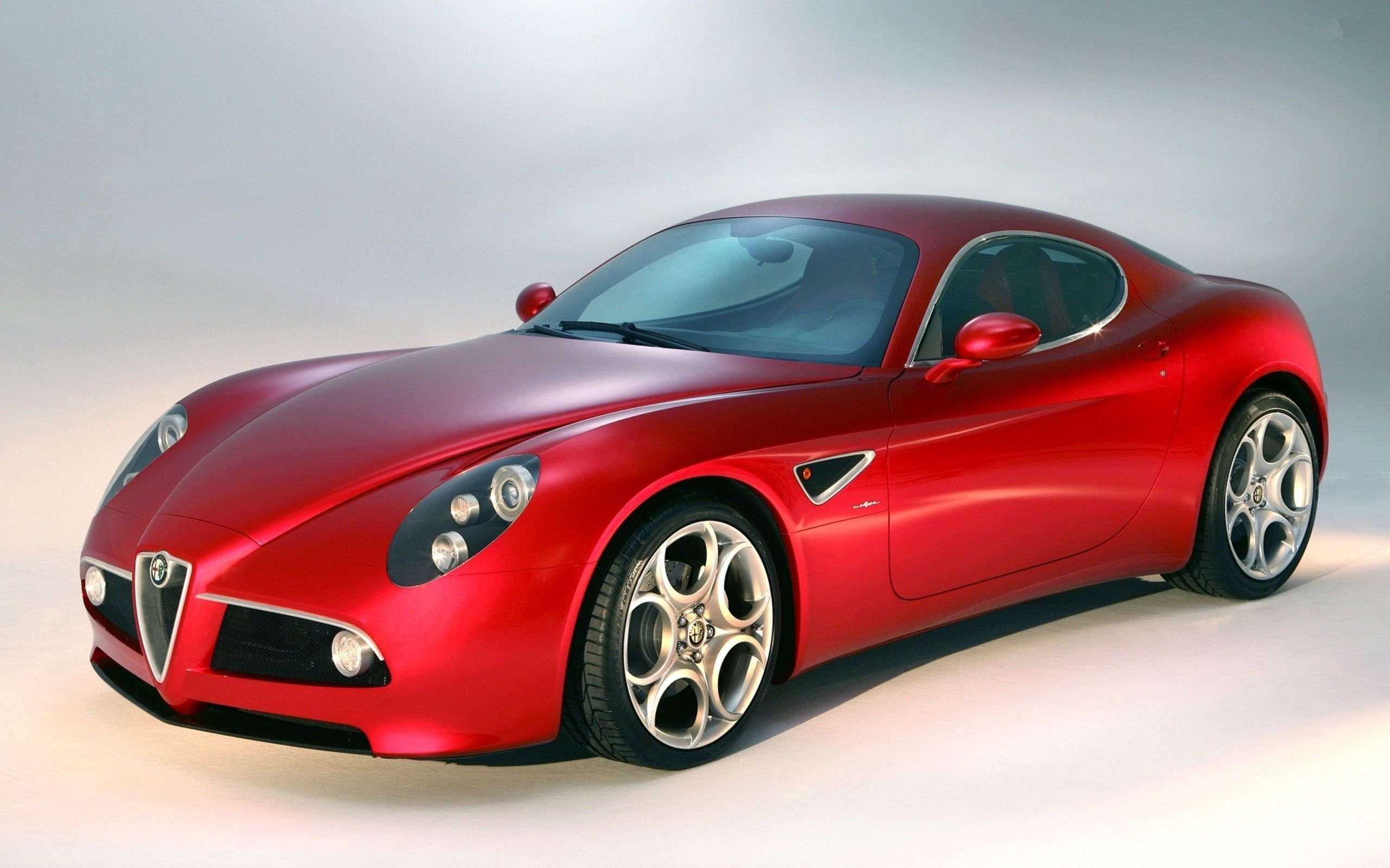 Alfa Romeo 8C Spider Wallpapers