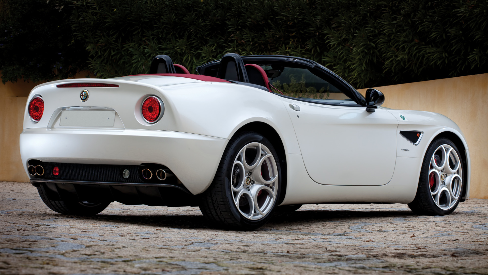 Alfa Romeo 8C Spider Wallpapers