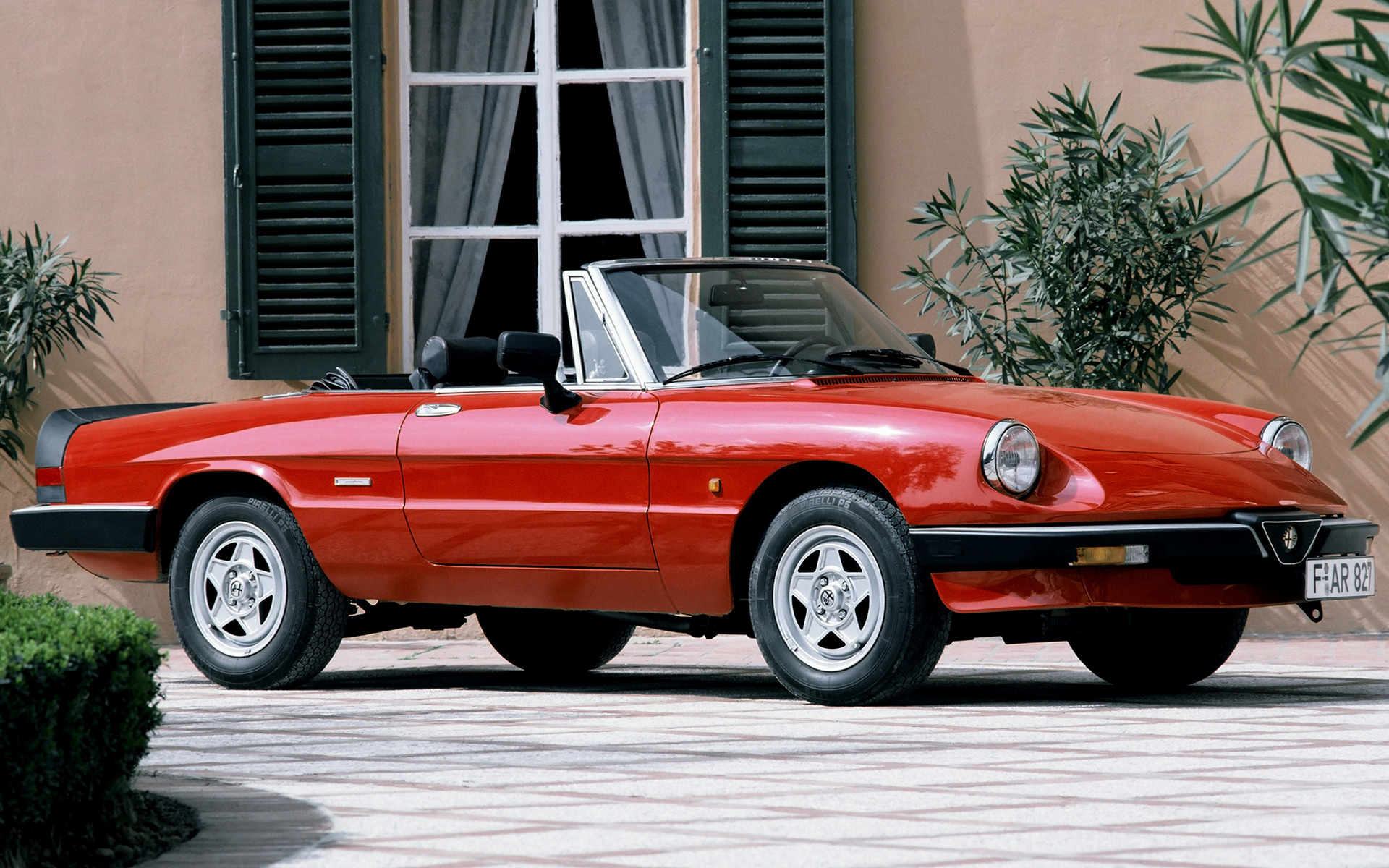 Alfa Romeo Spider Wallpapers