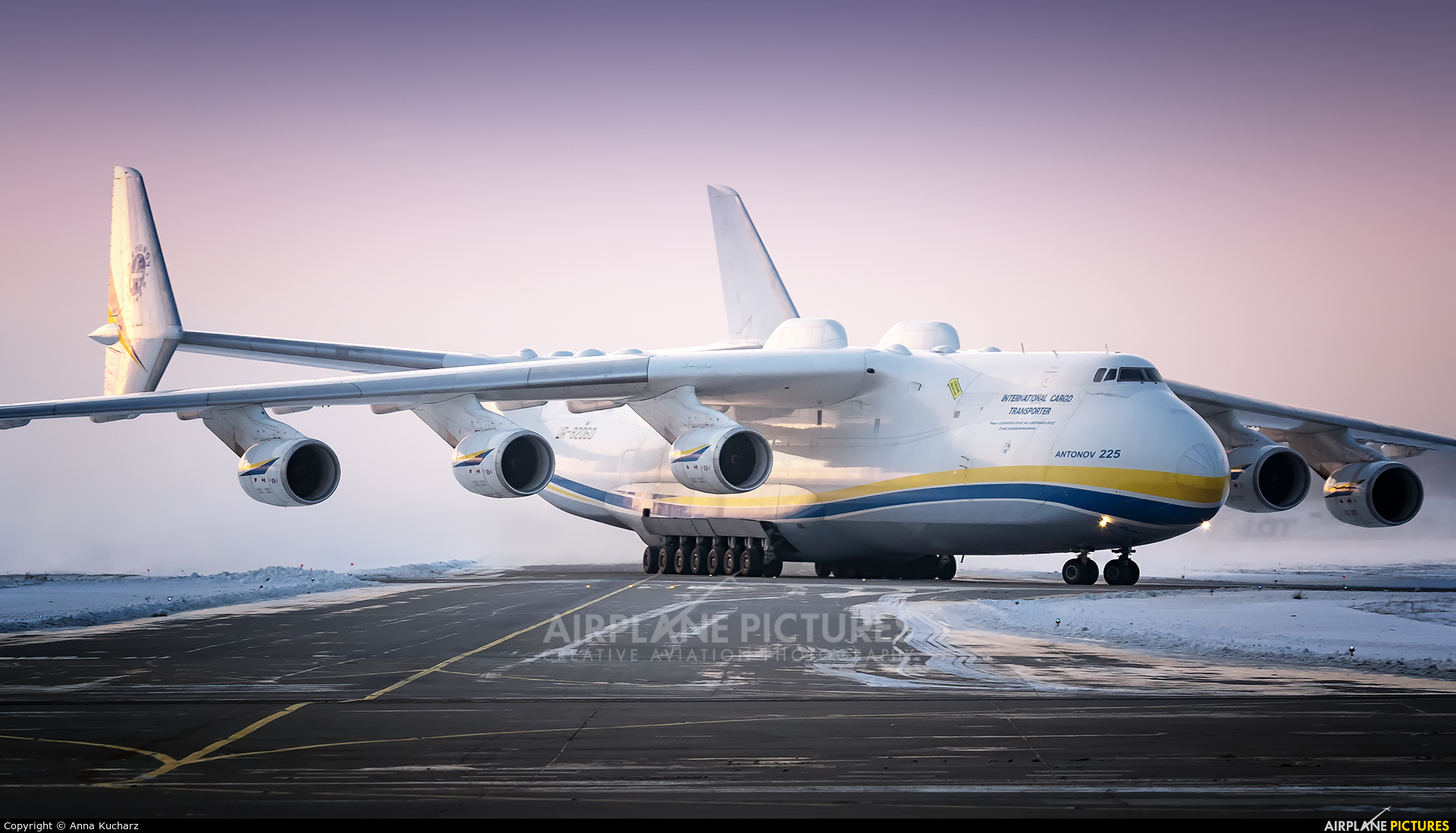 Antonov An-225 Mriya Wallpapers