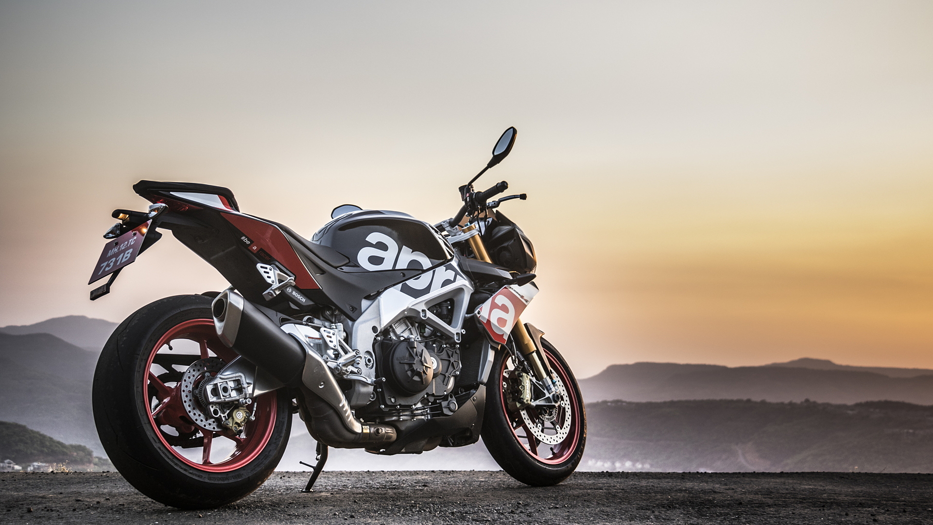 Aprilia Tuono V4 1100 Factory Wallpapers