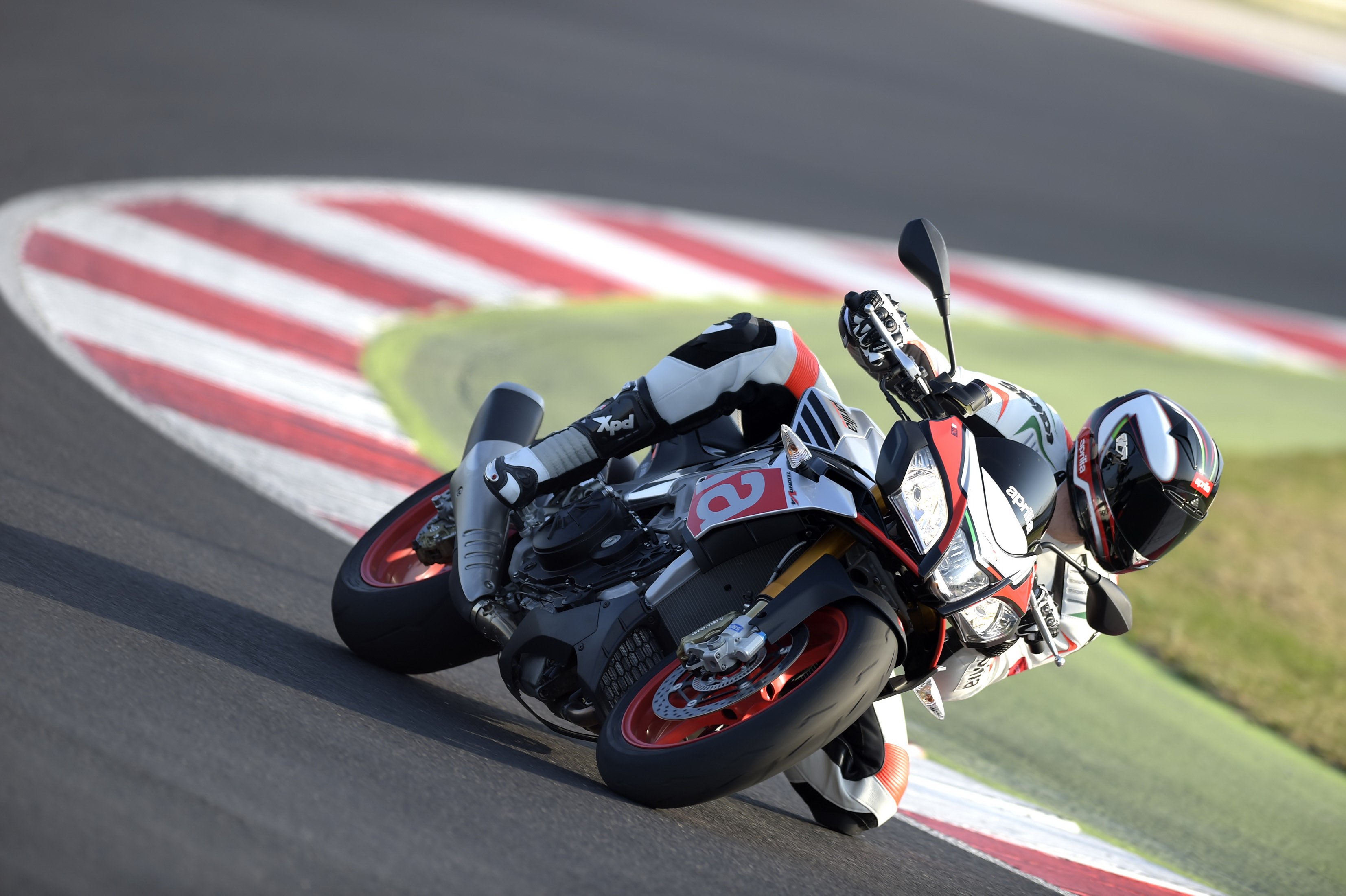 Aprilia Tuono V4 1100 Factory Wallpapers