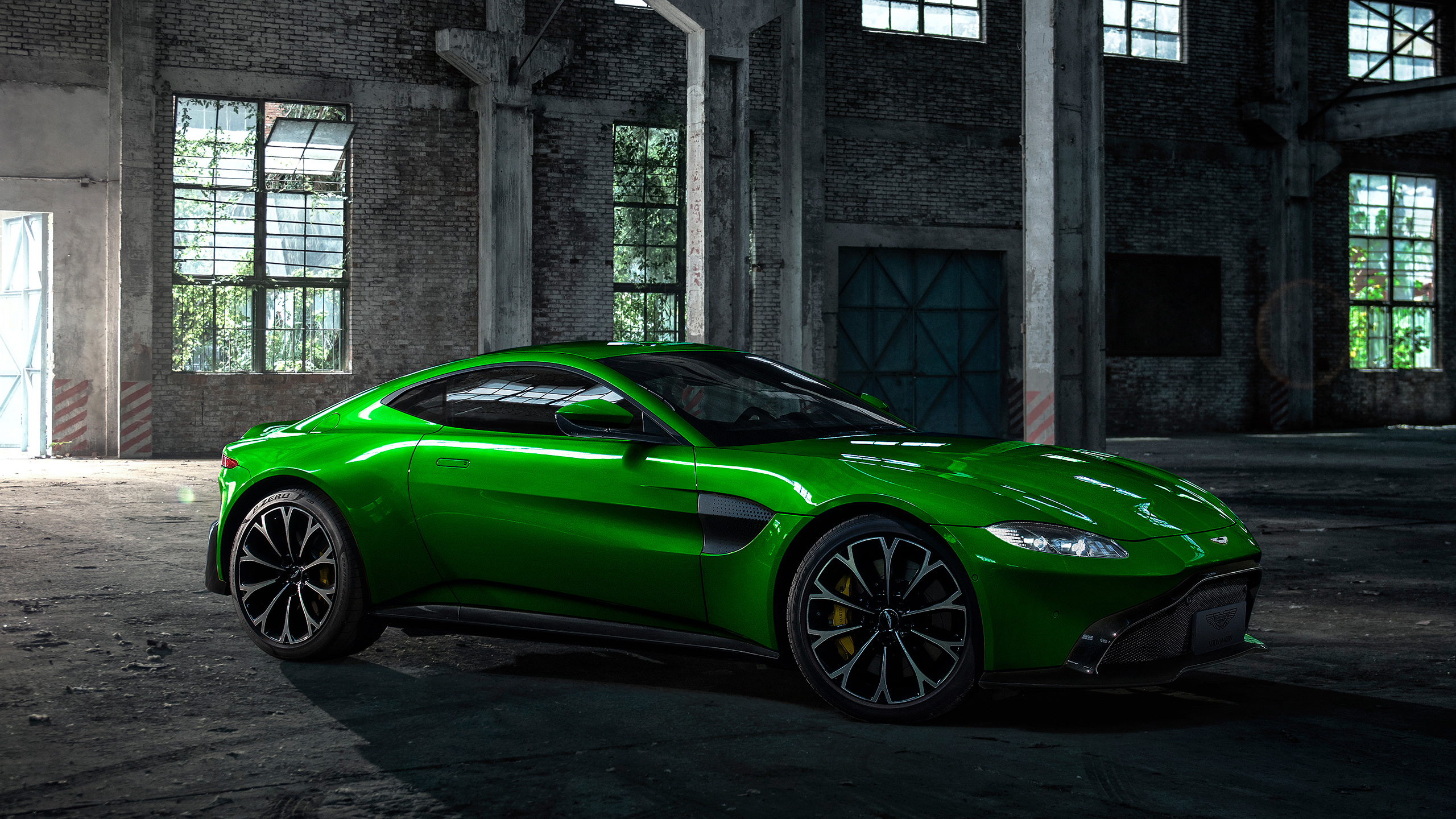 Aston Martin Wallpapers