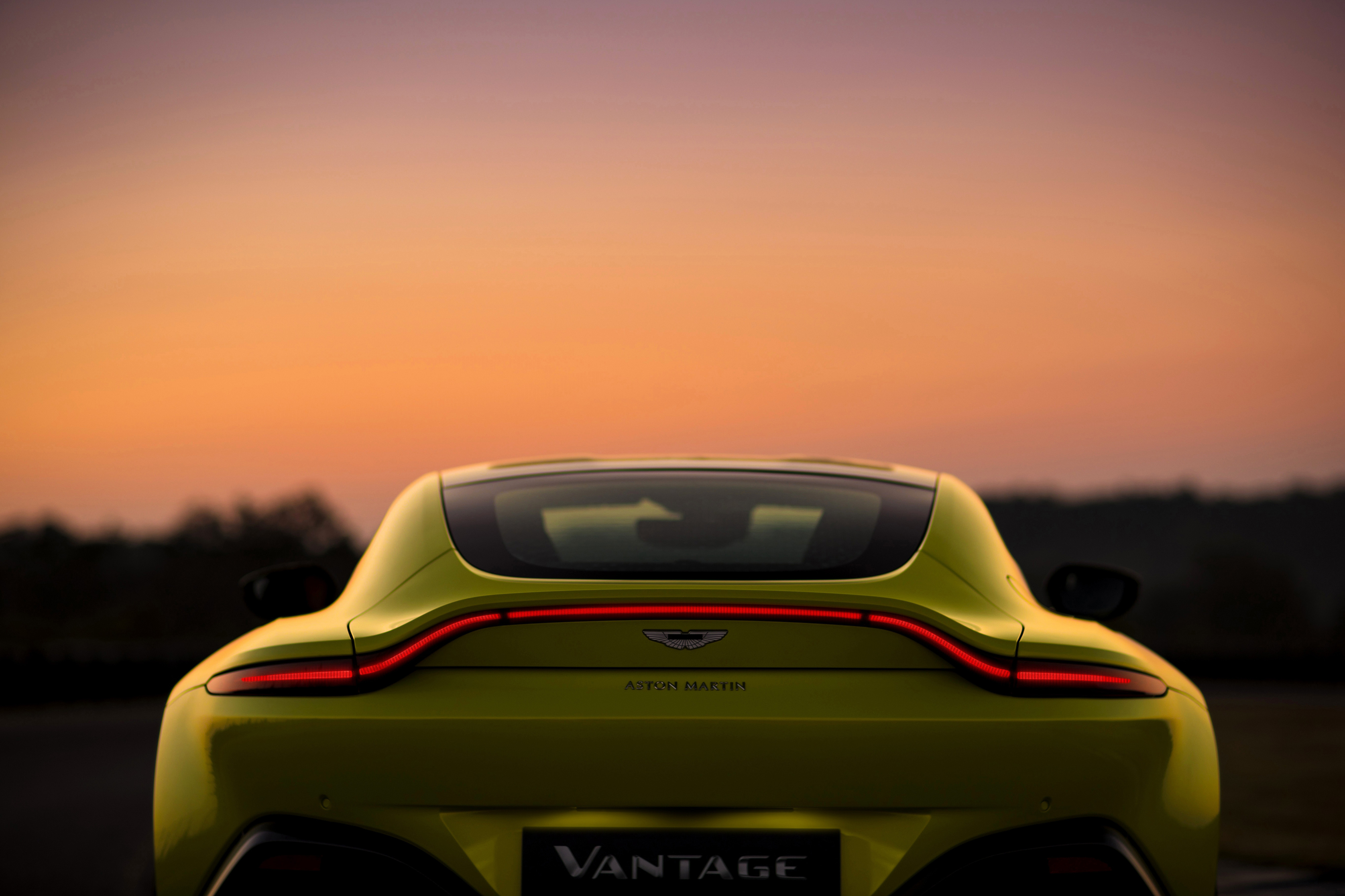 Aston Martin V8 Wallpapers