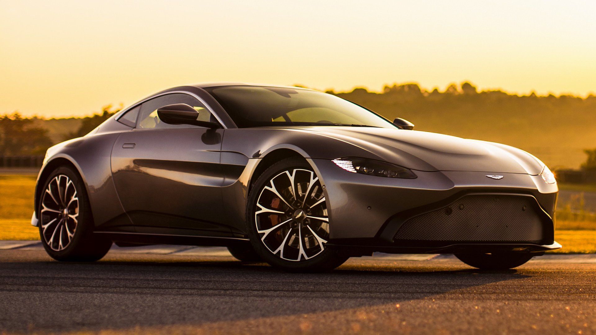 Aston Martin V8 Wallpapers