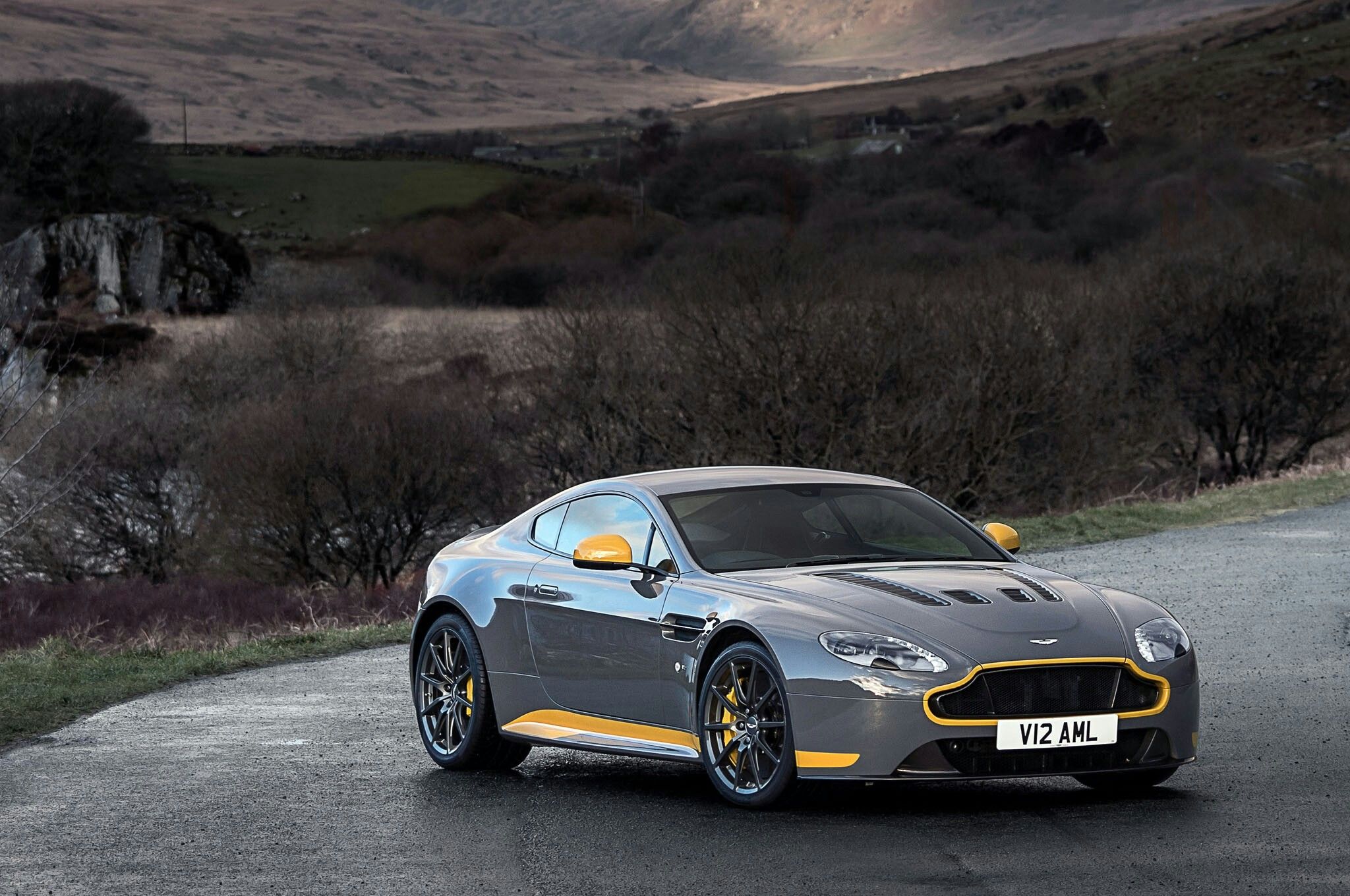 Aston Martin V8 Vantage Wallpapers