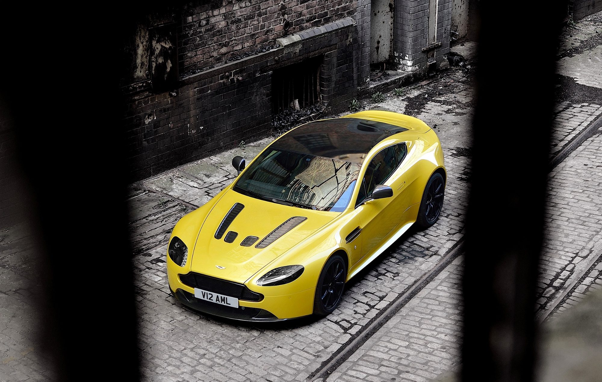 Aston Martin V8 Vantage Wallpapers