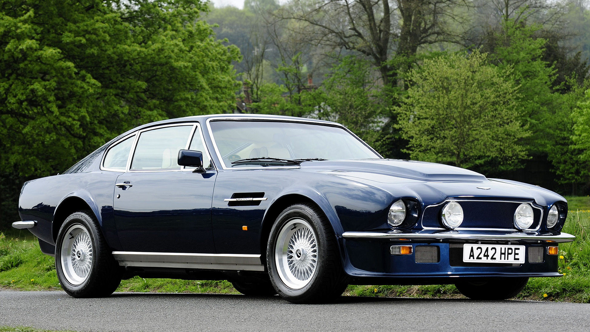 Aston Martin V8 Vantage Wallpapers