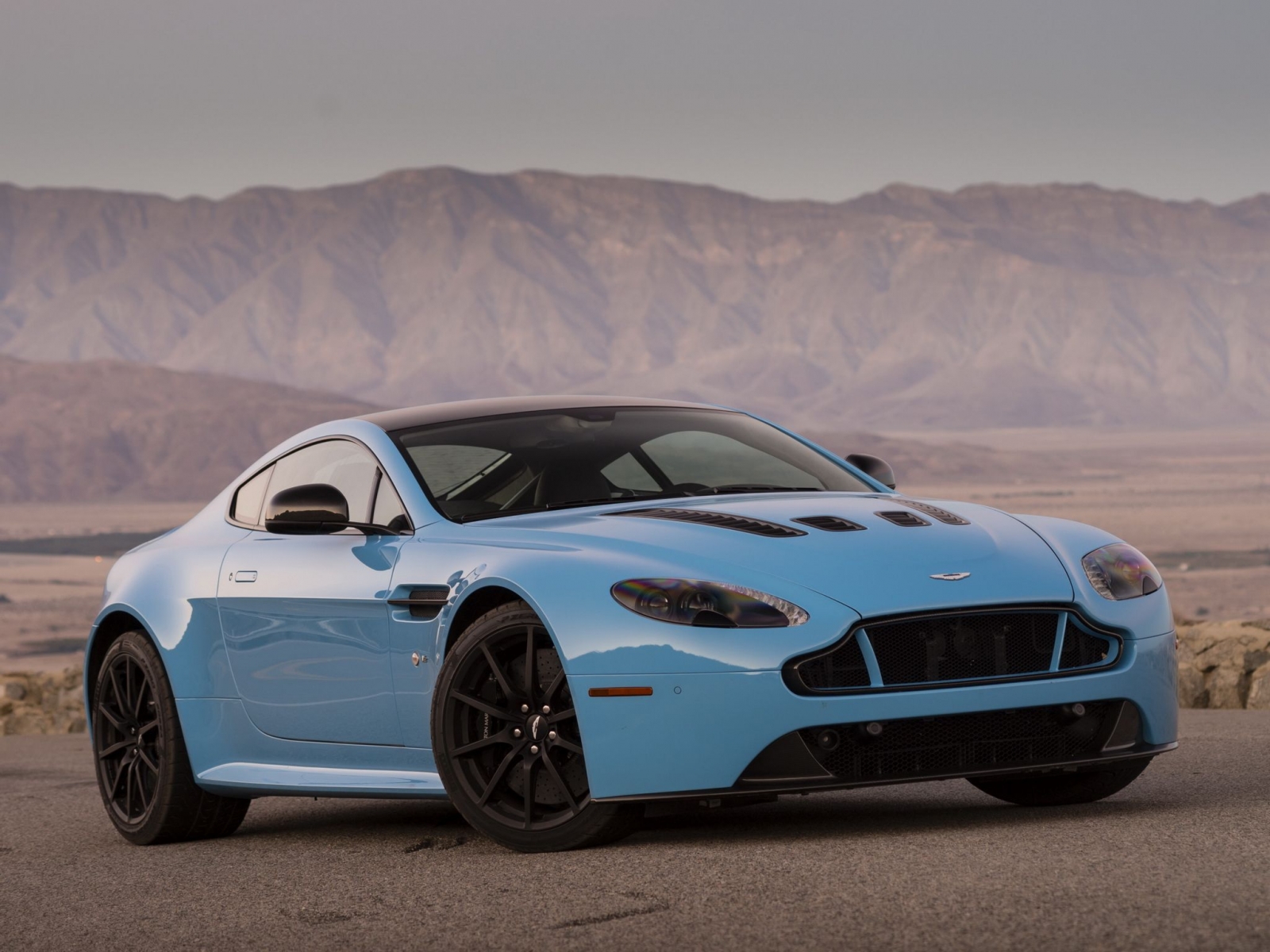 Aston Martin V8 Vantage Wallpapers