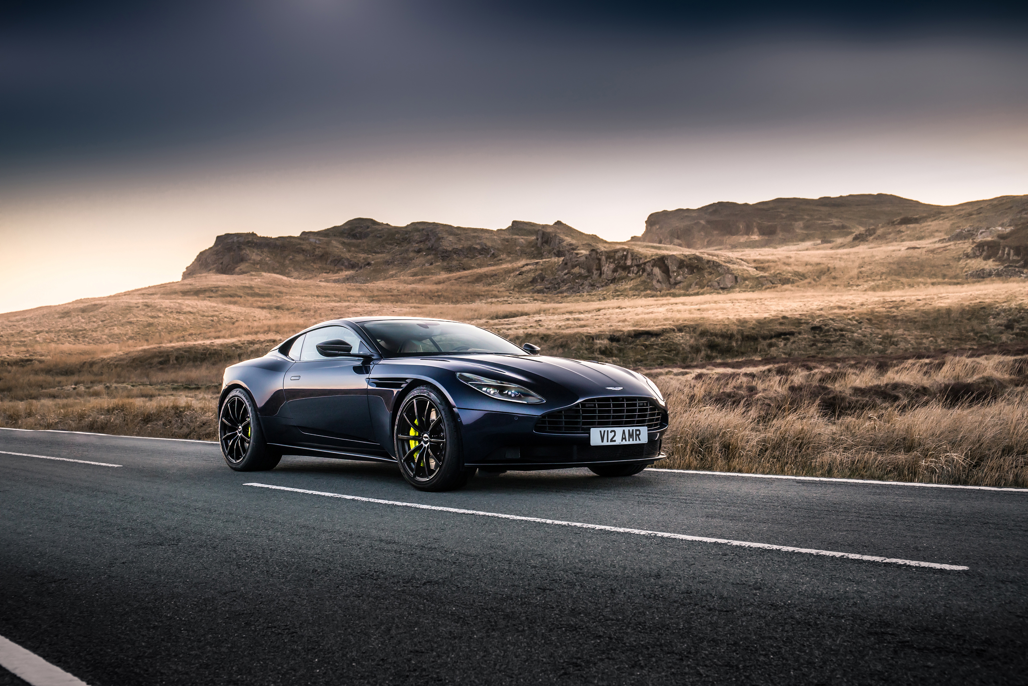 Aston Martin Vanquish 2018 Wallpapers