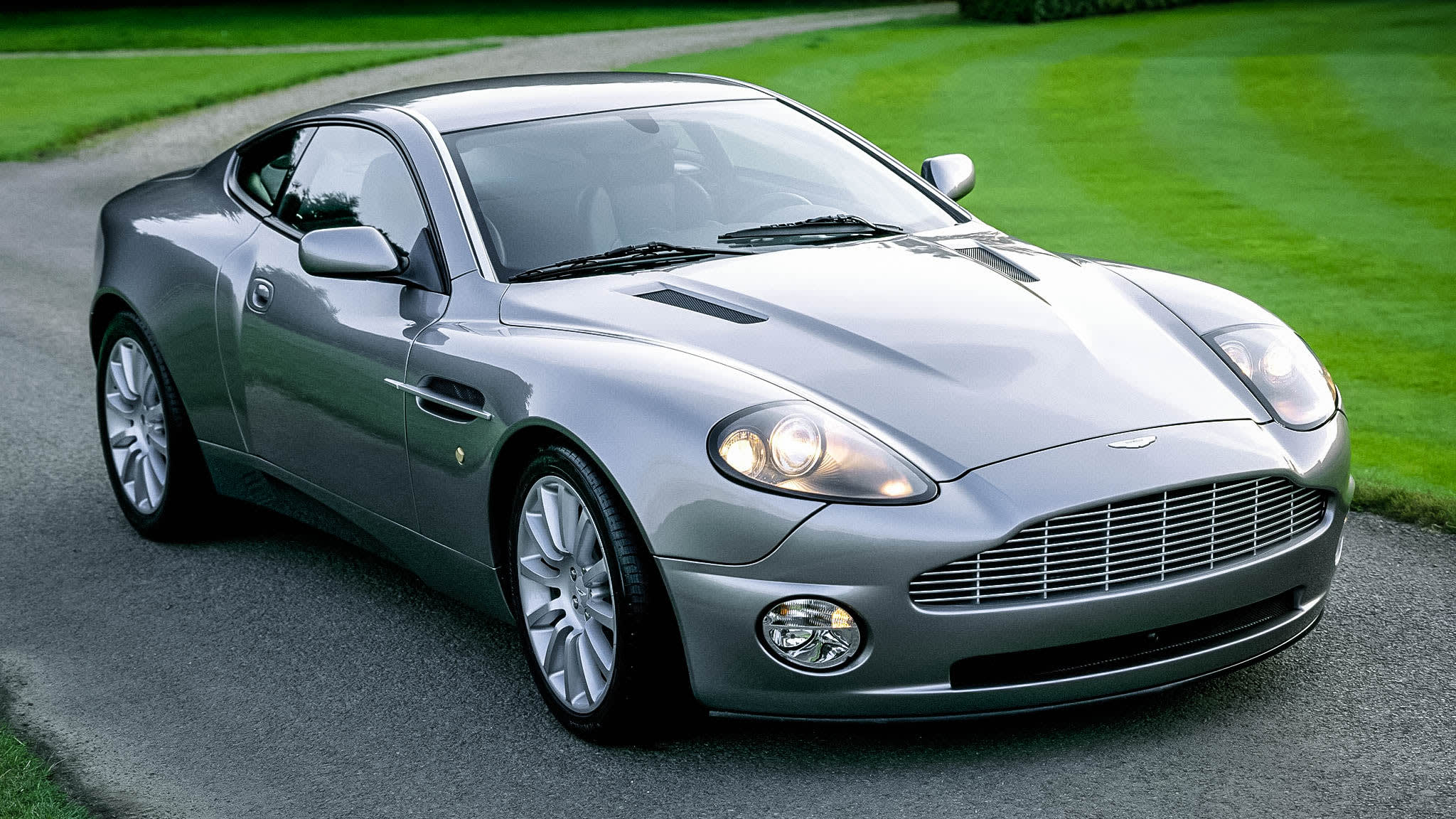 Aston Martin Vanquish 25 Wallpapers