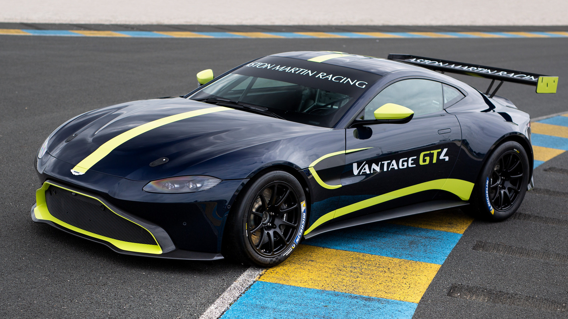 Aston Martin Vantage Gt4 Wallpapers