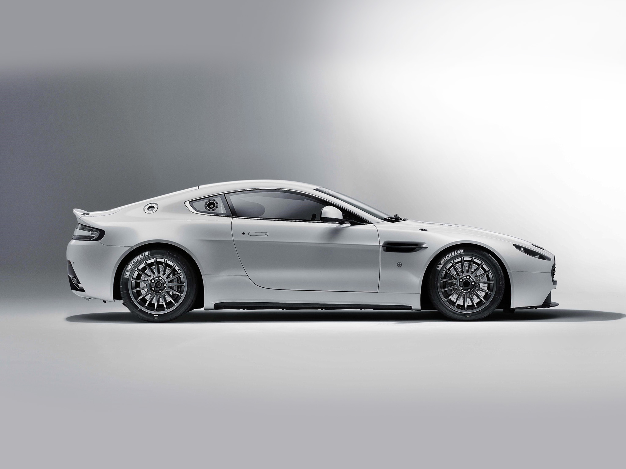 Aston Martin Vantage Gt4 Wallpapers