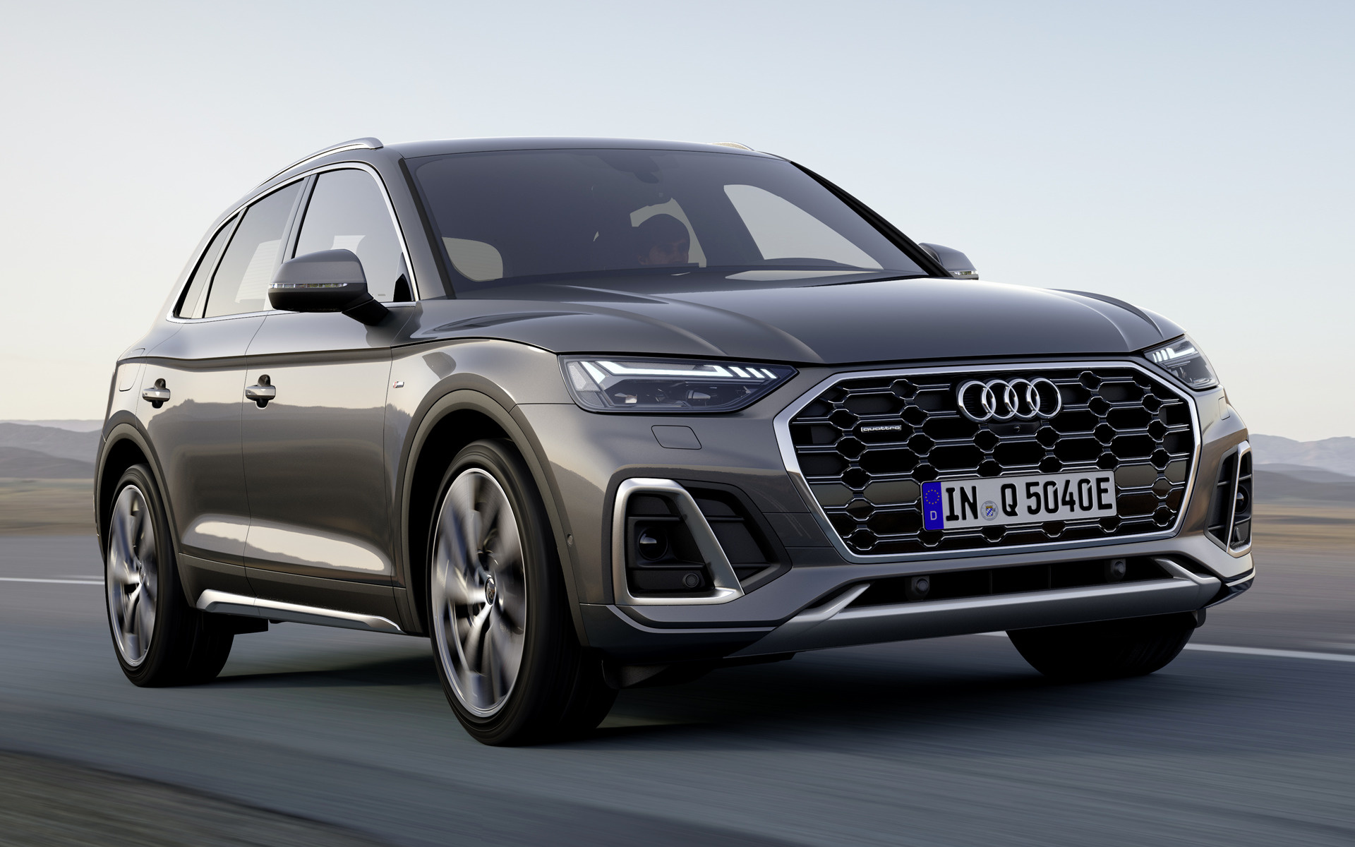 Audi Q5 Plug-In Hybrid S Line Wallpapers