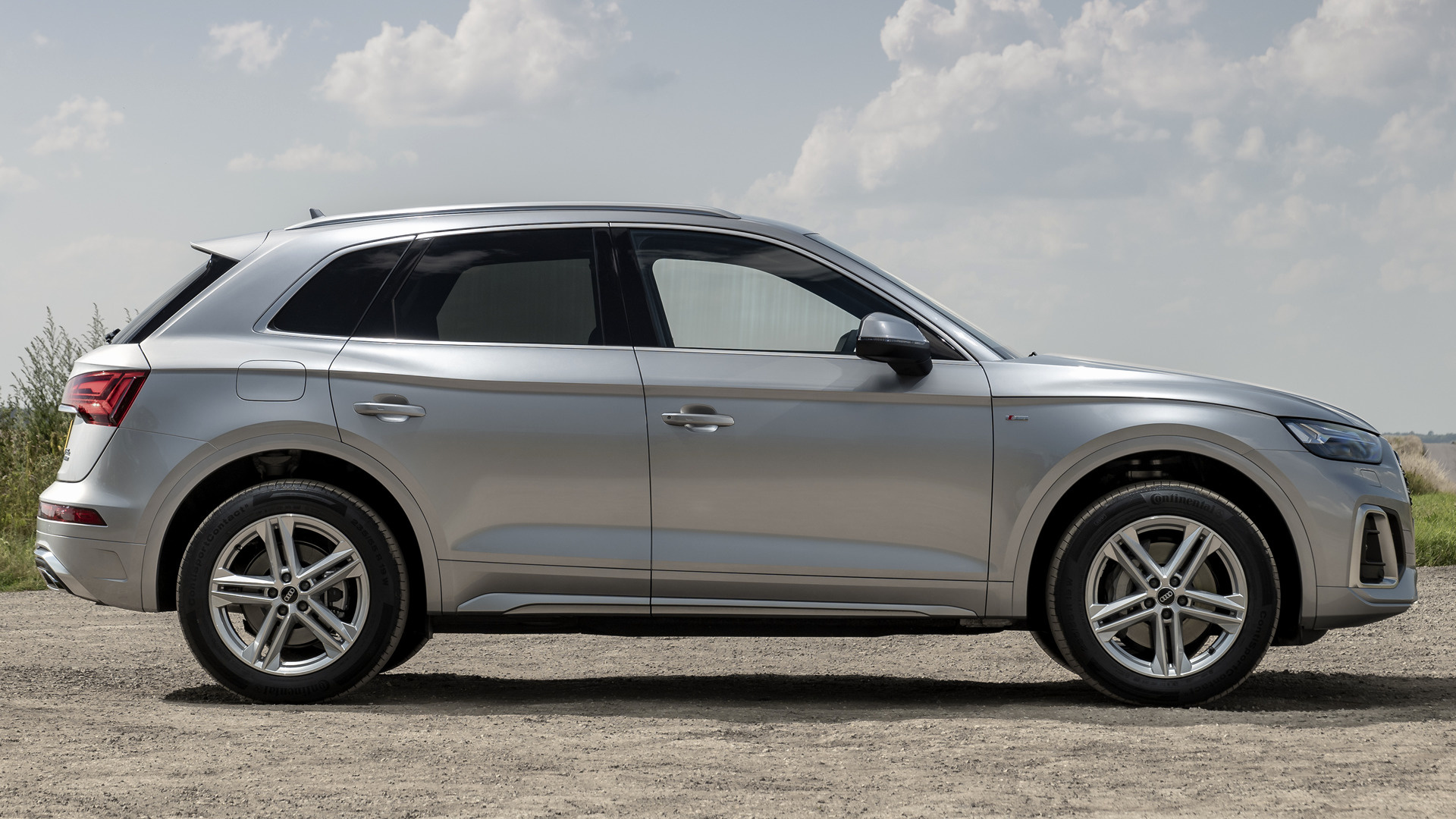 Audi Q5 Plug-In Hybrid S Line Wallpapers