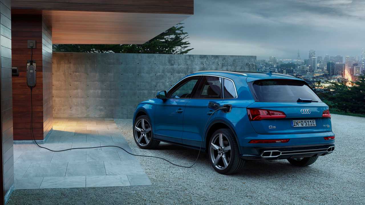 Audi Q5 Plug-In Hybrid S Line Wallpapers