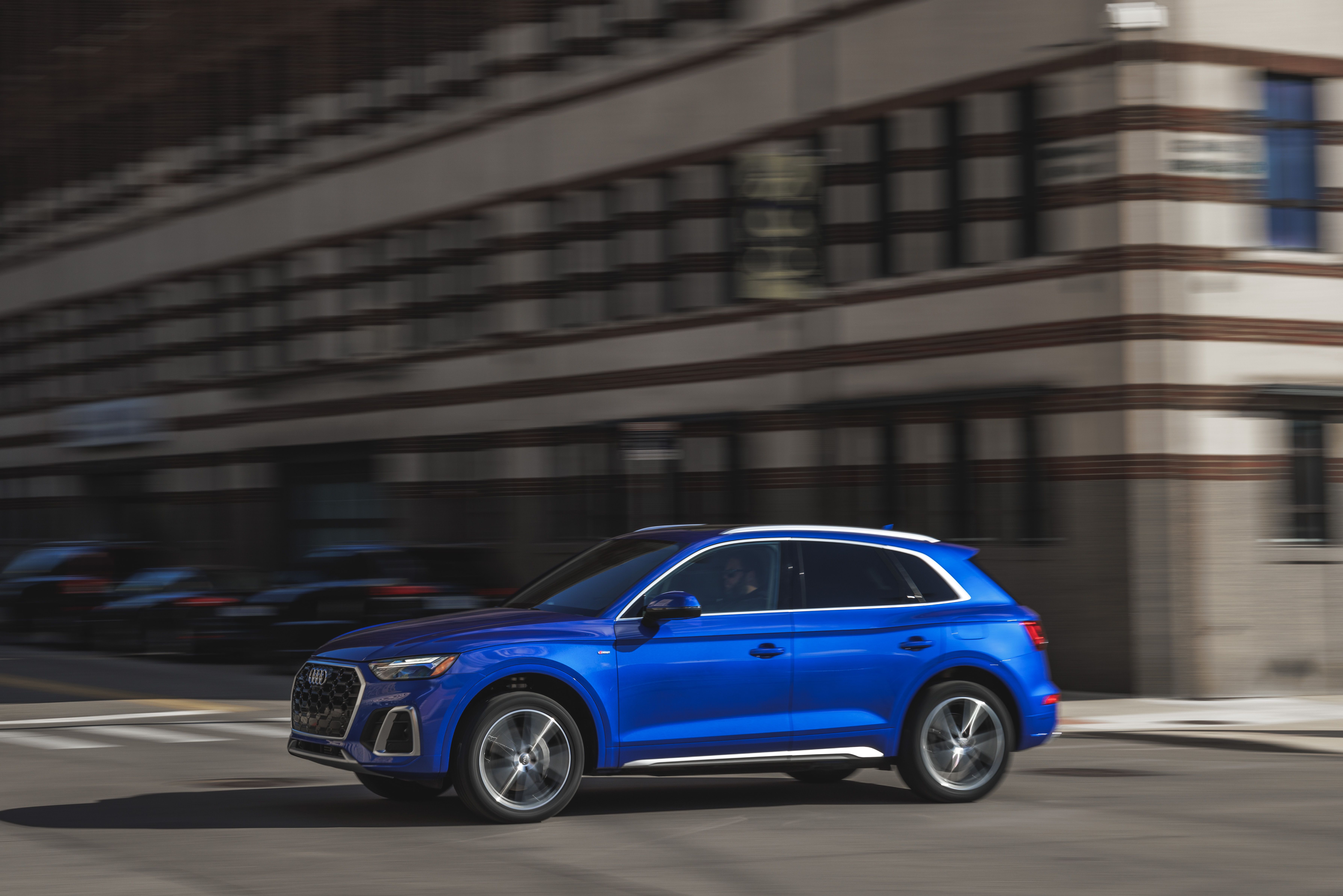 Audi Q5 Plug-In Hybrid S Line Wallpapers