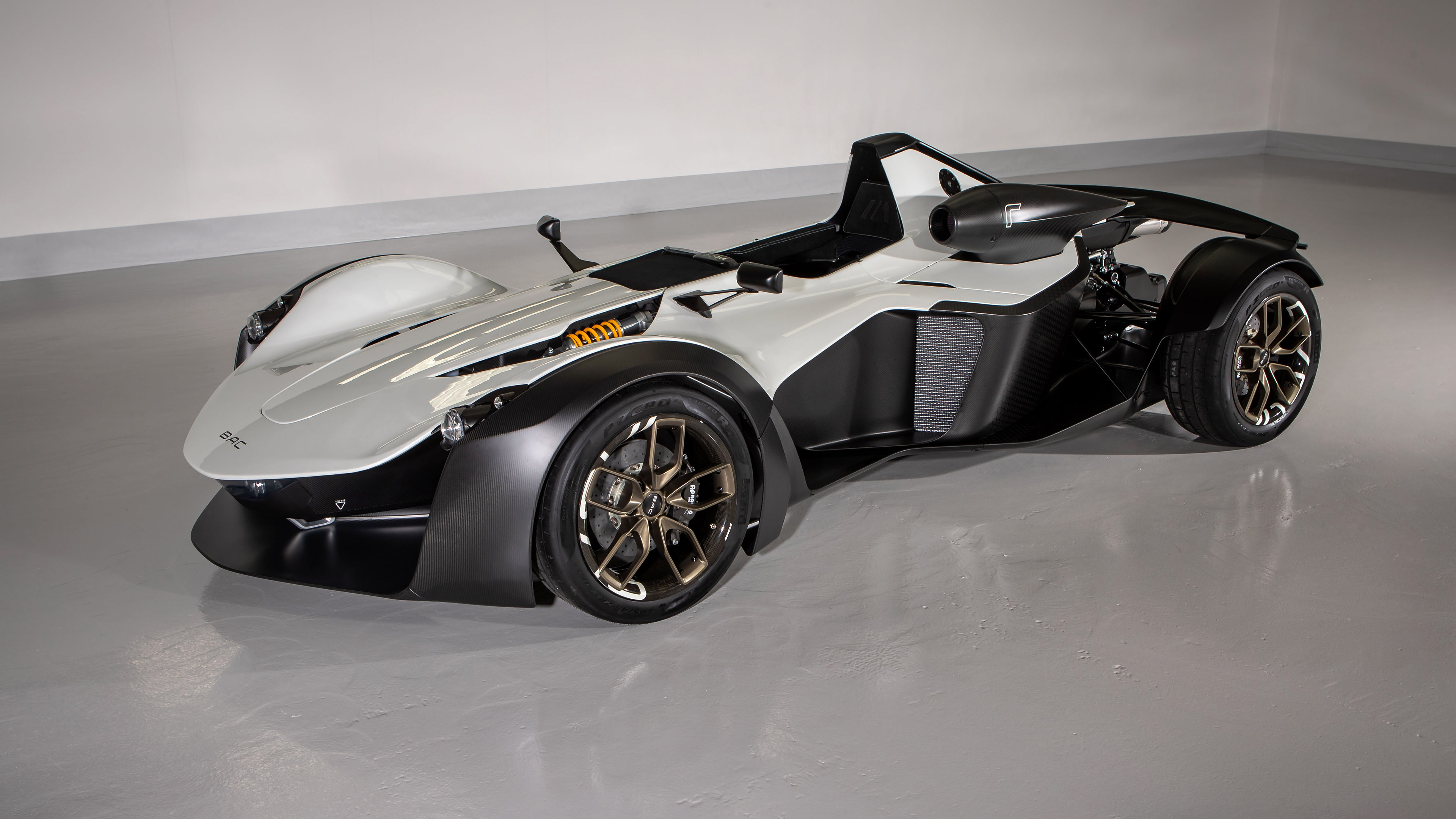 Bac Mono R Wallpapers