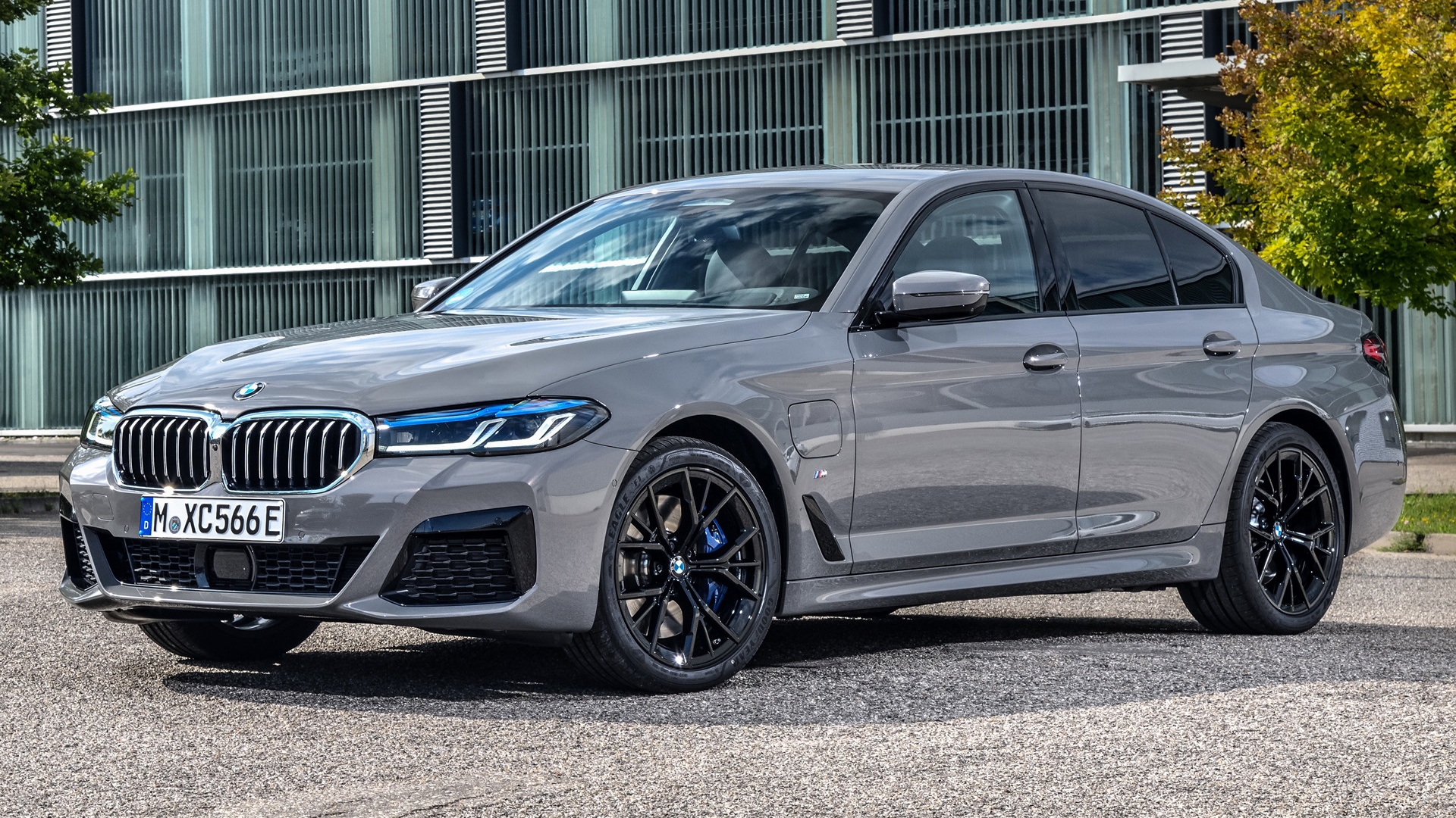 Bmw 545E Plug-In Hybrid M Sport Wallpapers