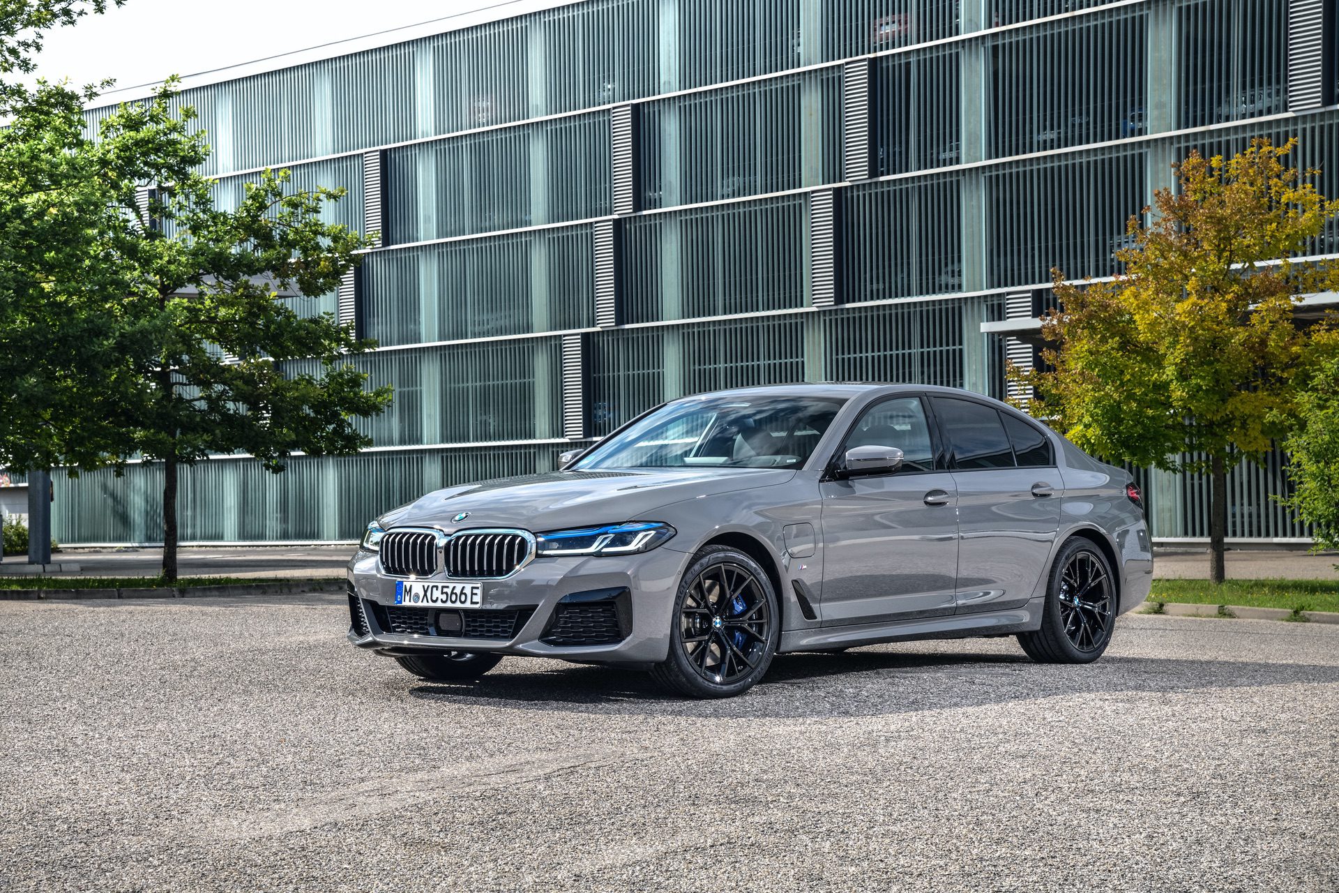 Bmw 545E Plug-In Hybrid M Sport Wallpapers