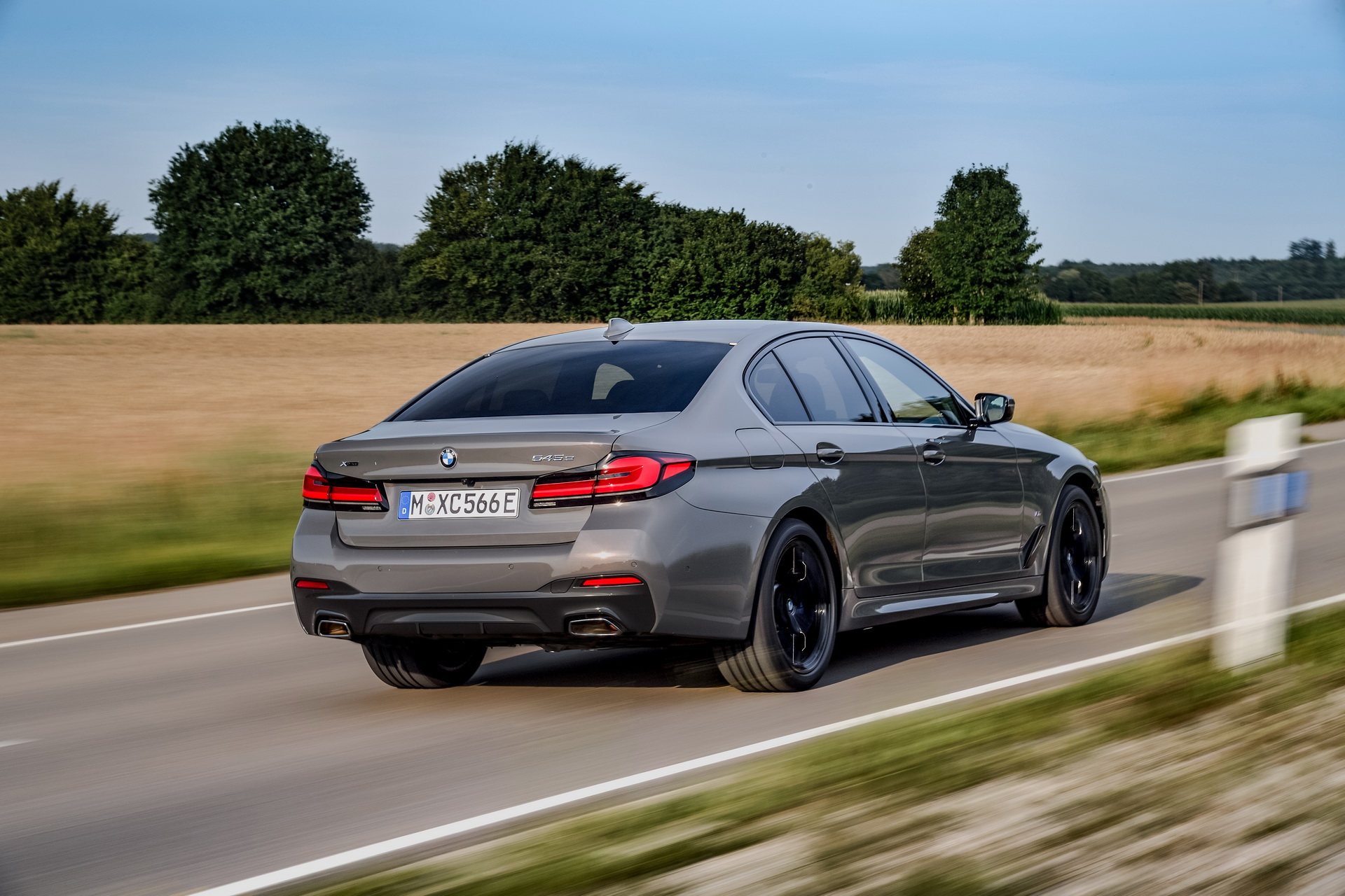 Bmw 545E Plug-In Hybrid M Sport Wallpapers