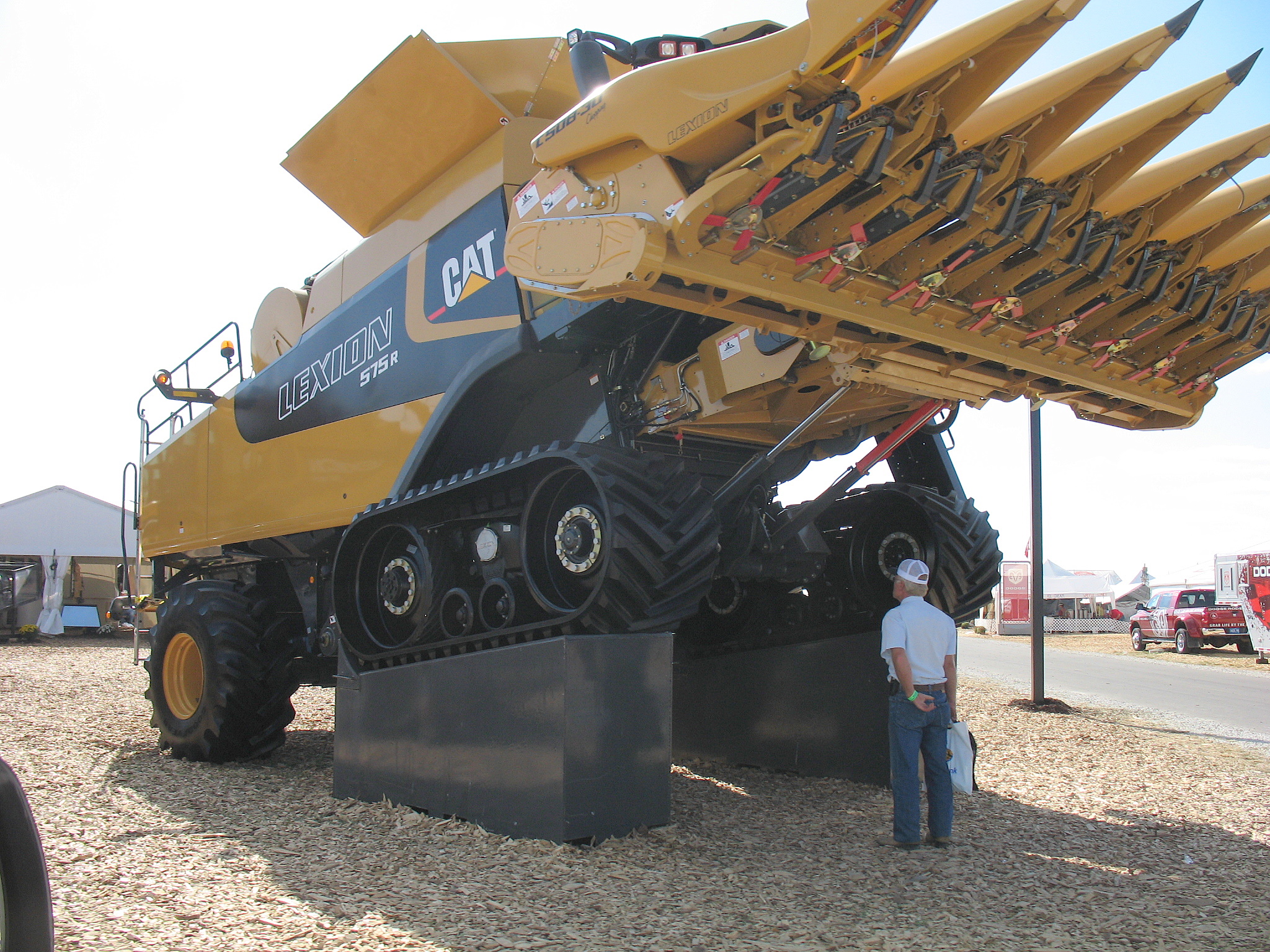 Caterpillar Lexion 575 Wallpapers