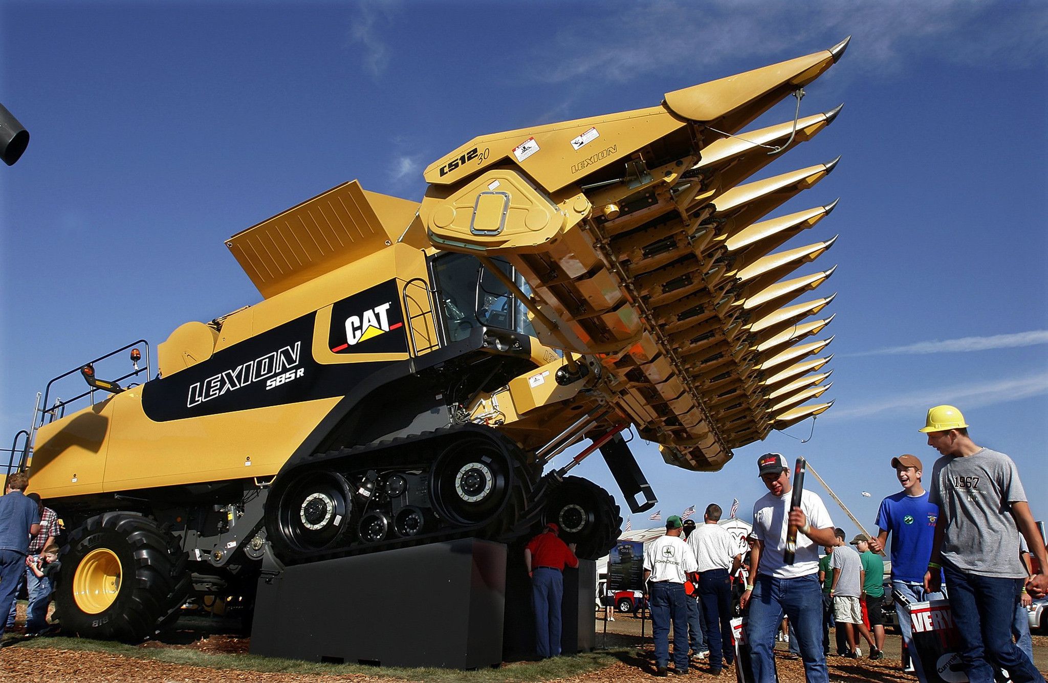 Caterpillar Lexion 575 Wallpapers