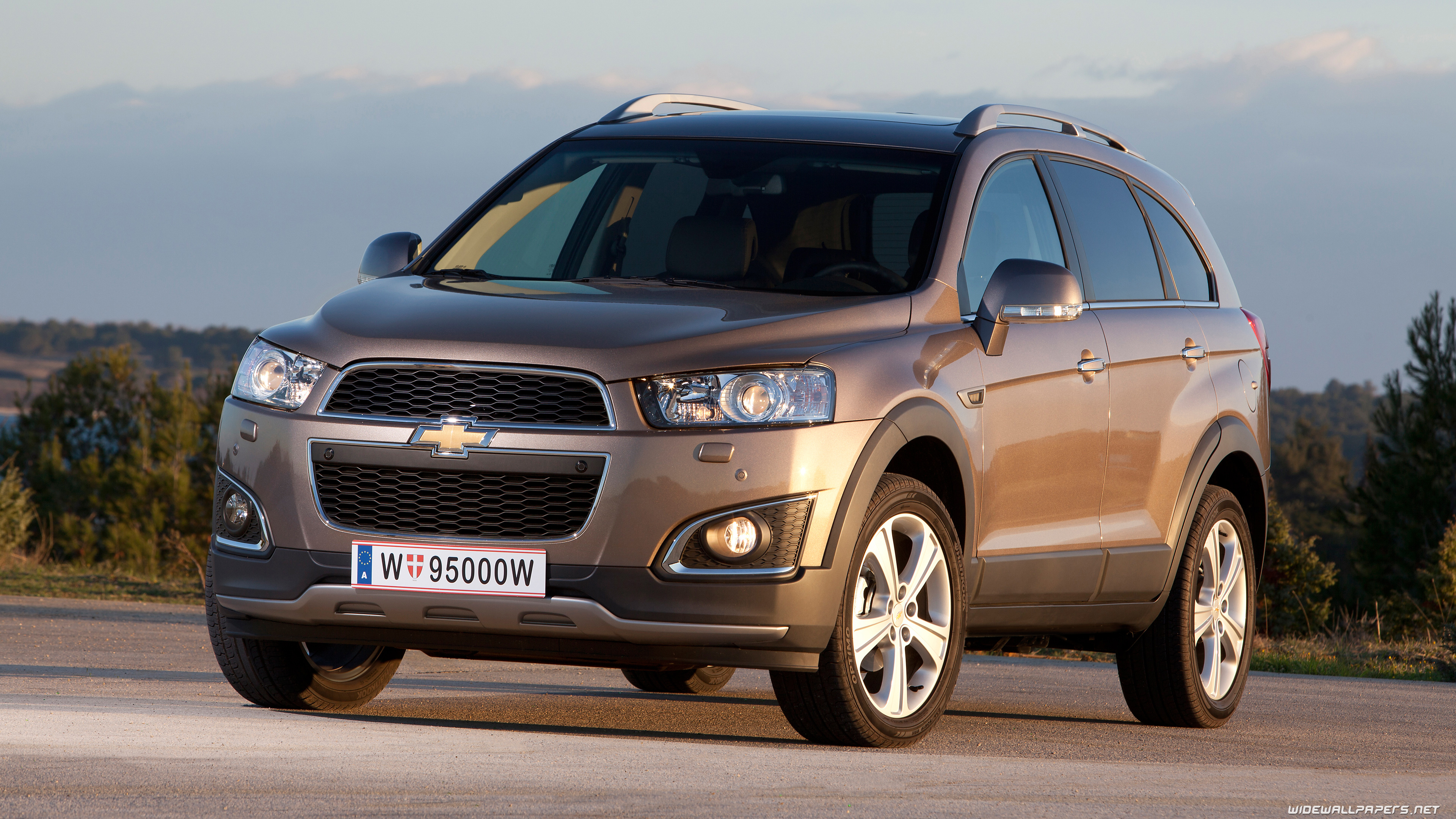 Chevrolet Captiva Wallpapers