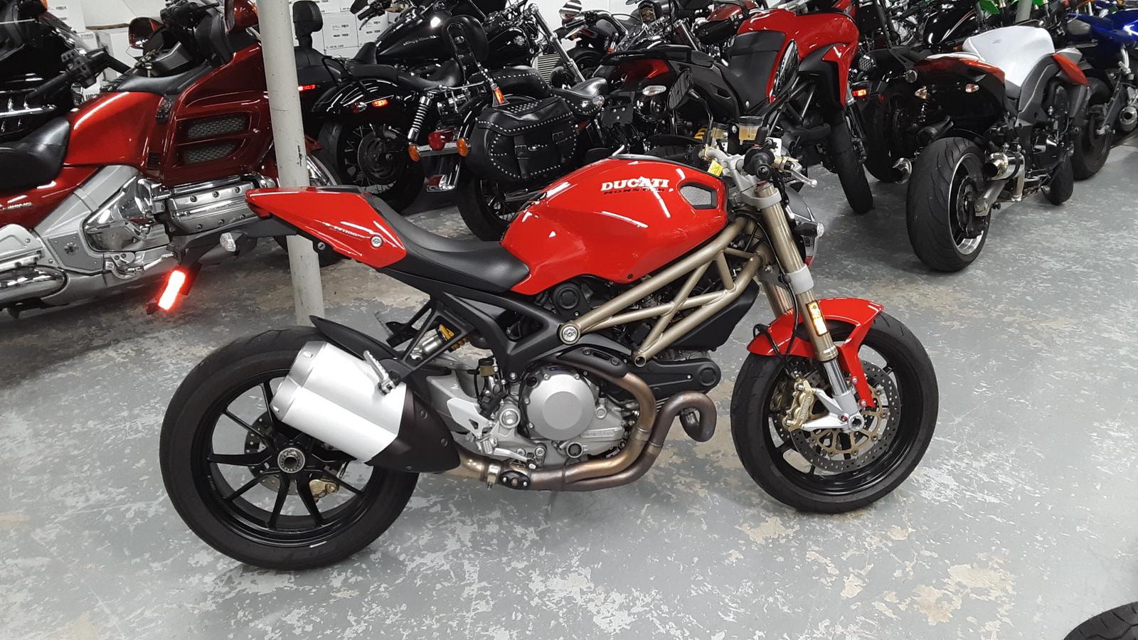 Ducati Monster 1100 Evo Wallpapers