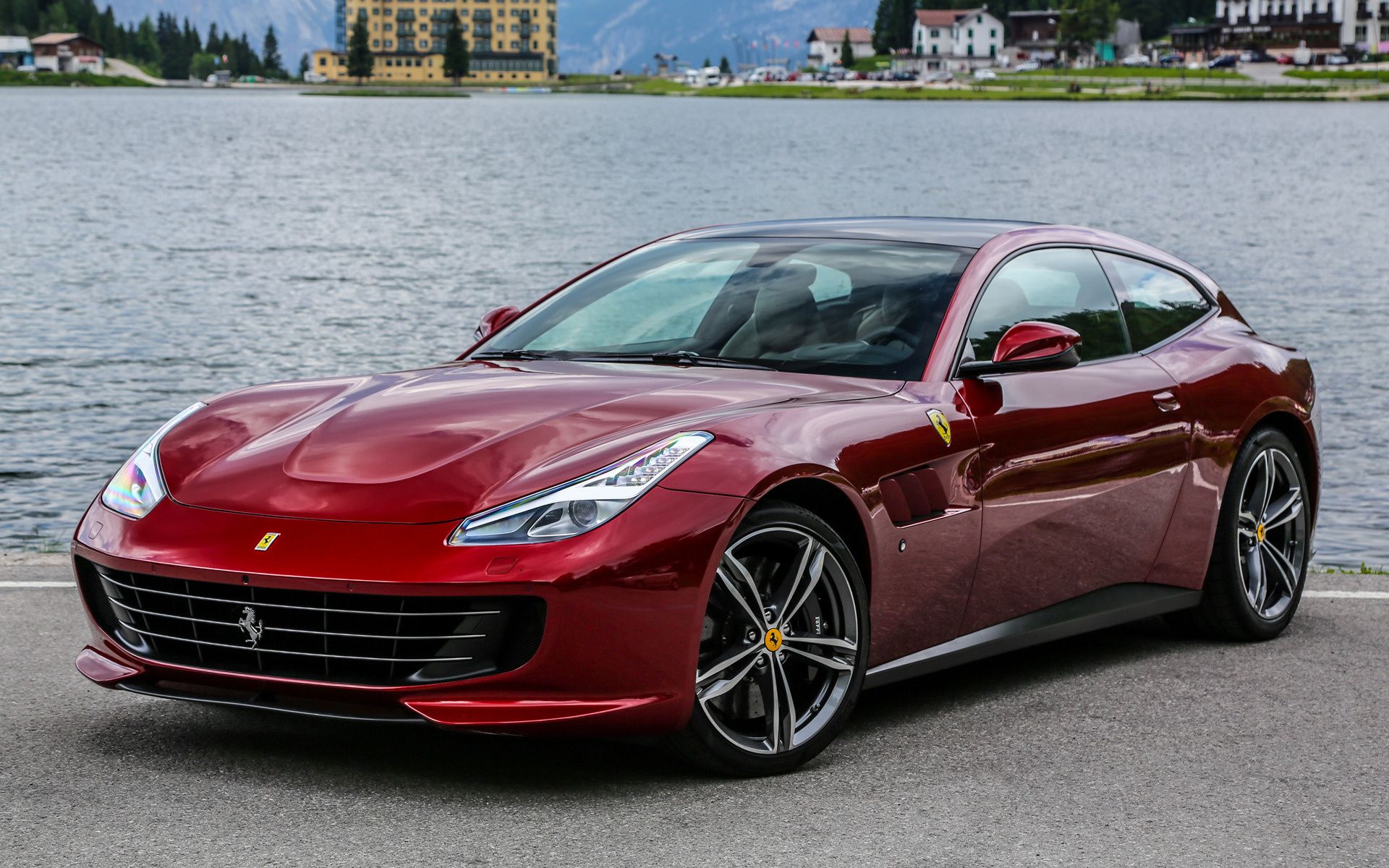 Ferrari Lusso Wallpapers