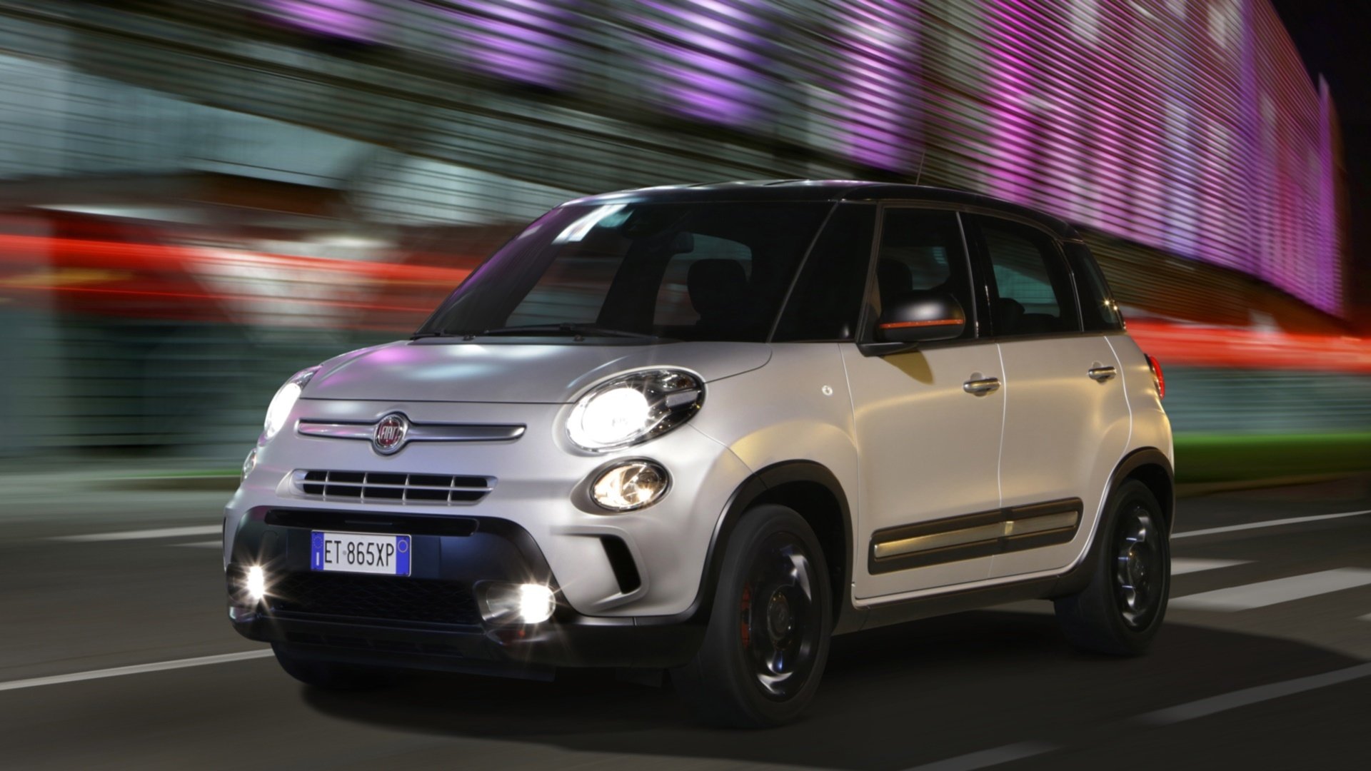 Fiat 500L Beats Edition Wallpapers