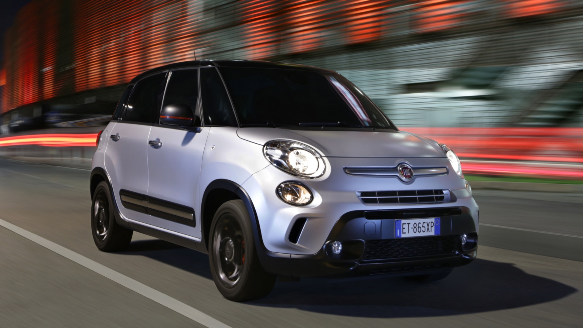 Fiat 500L Beats Edition Wallpapers