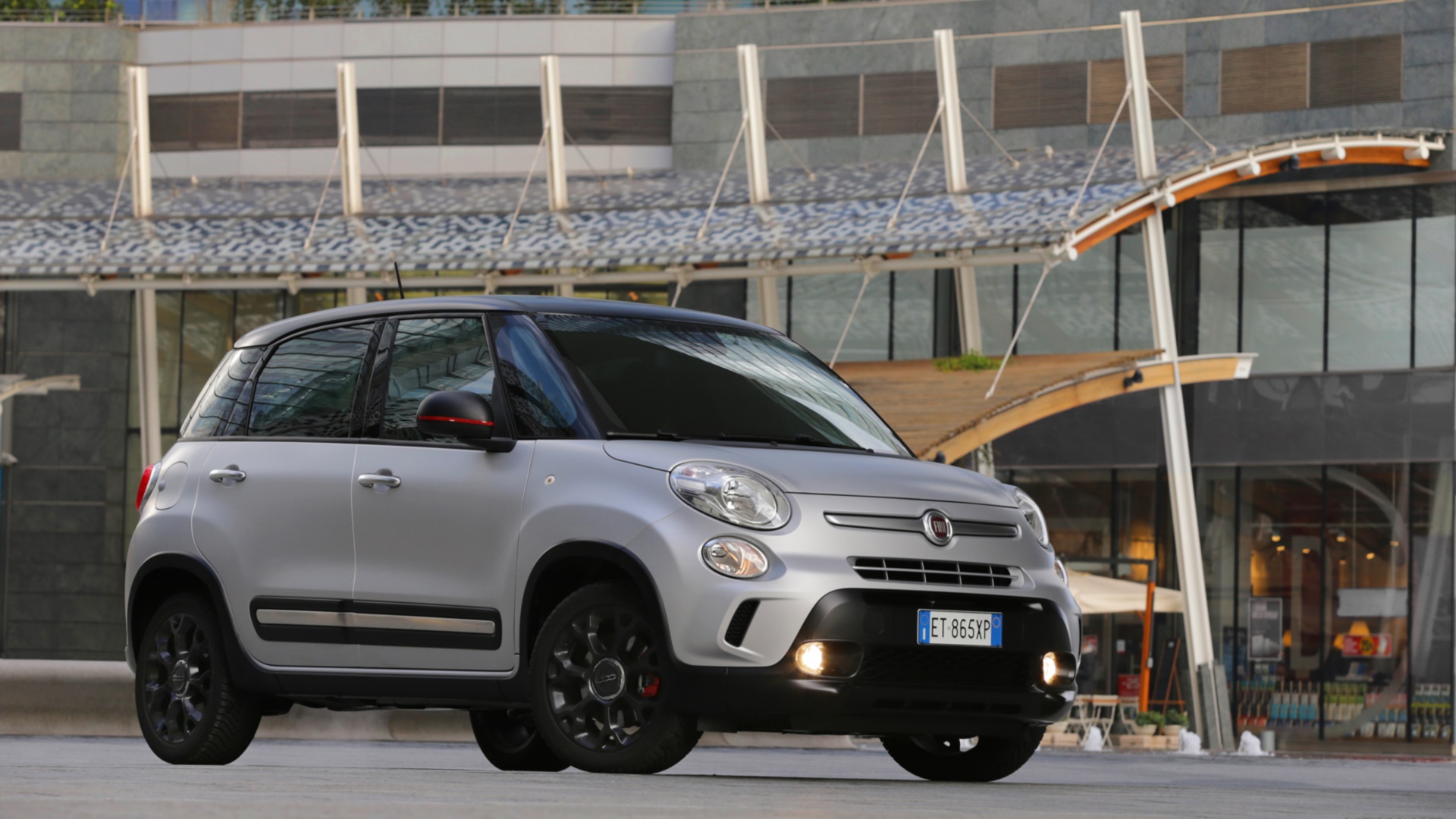 Fiat 500L Beats Edition Wallpapers