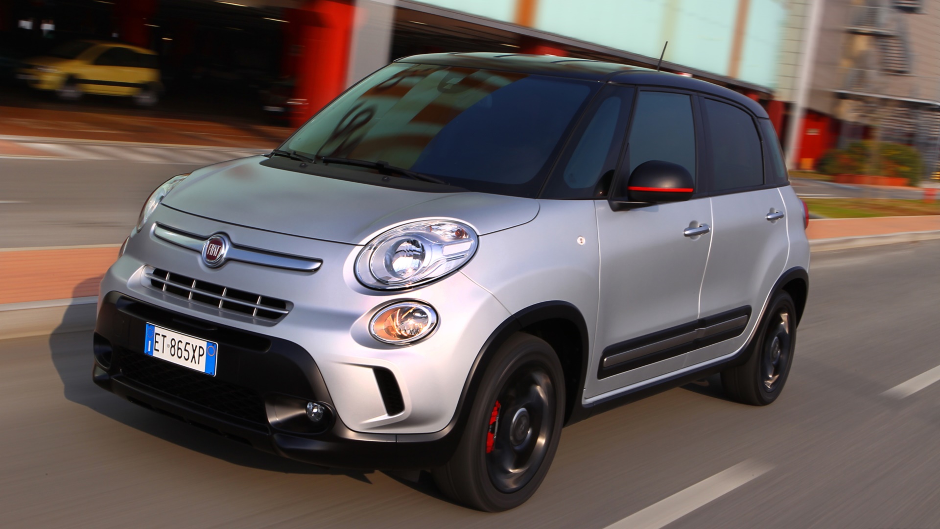 Fiat 500L Beats Edition Wallpapers