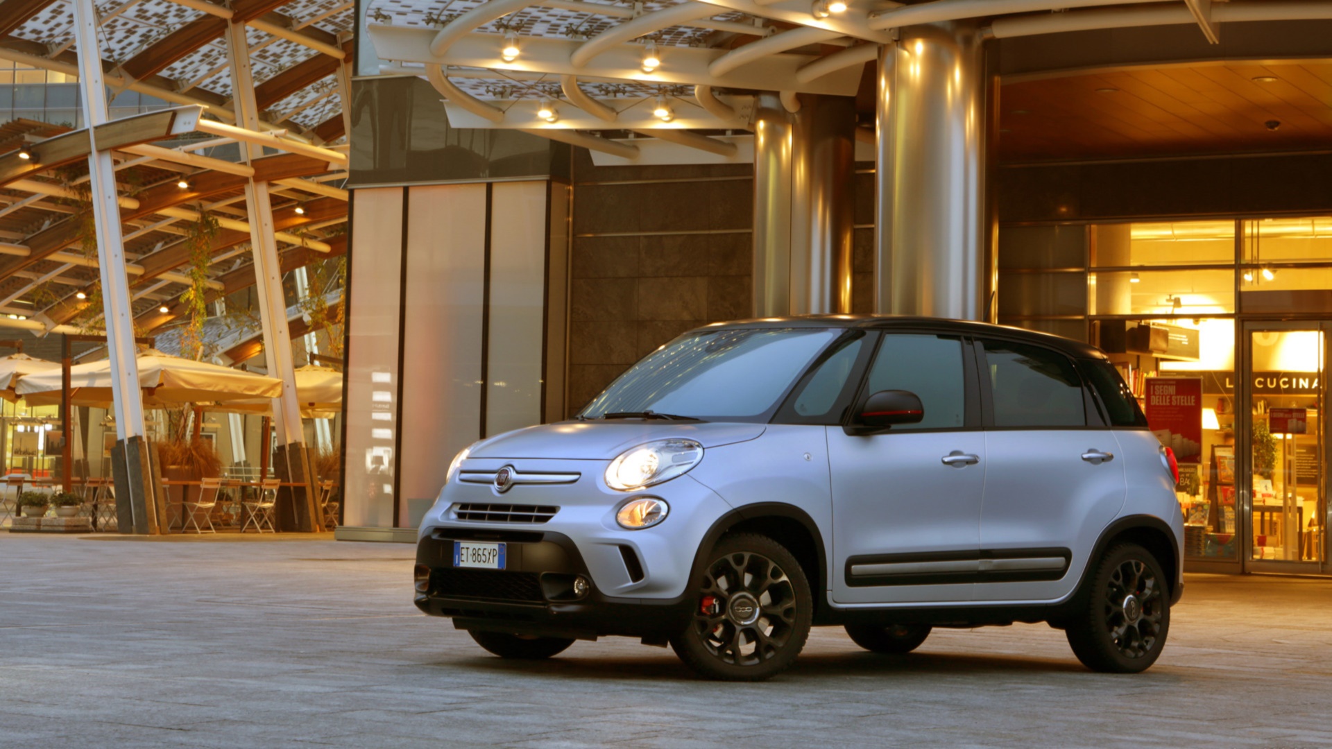 Fiat 500L Beats Edition Wallpapers